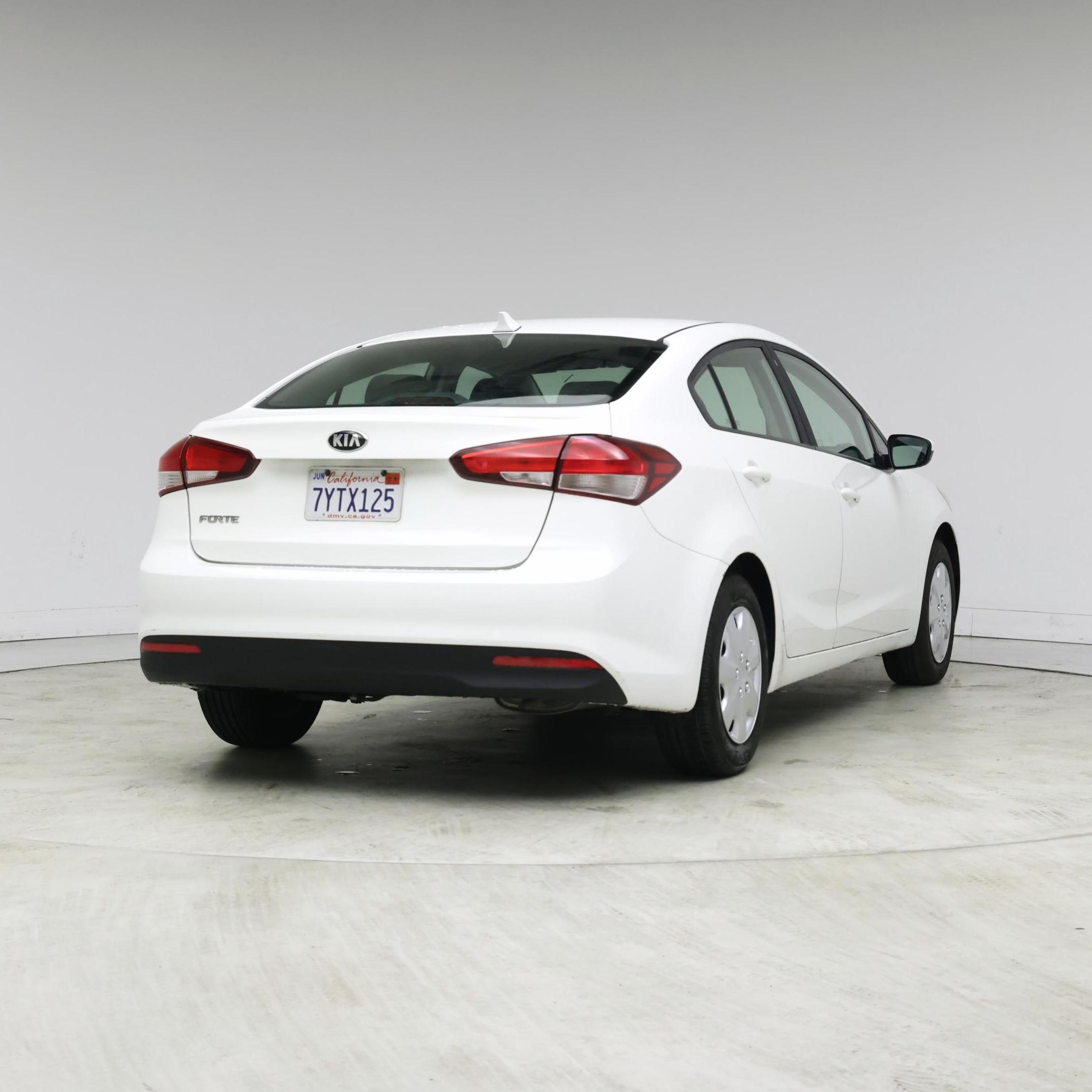 Thumbnail: 2017 Kia Forte - 8