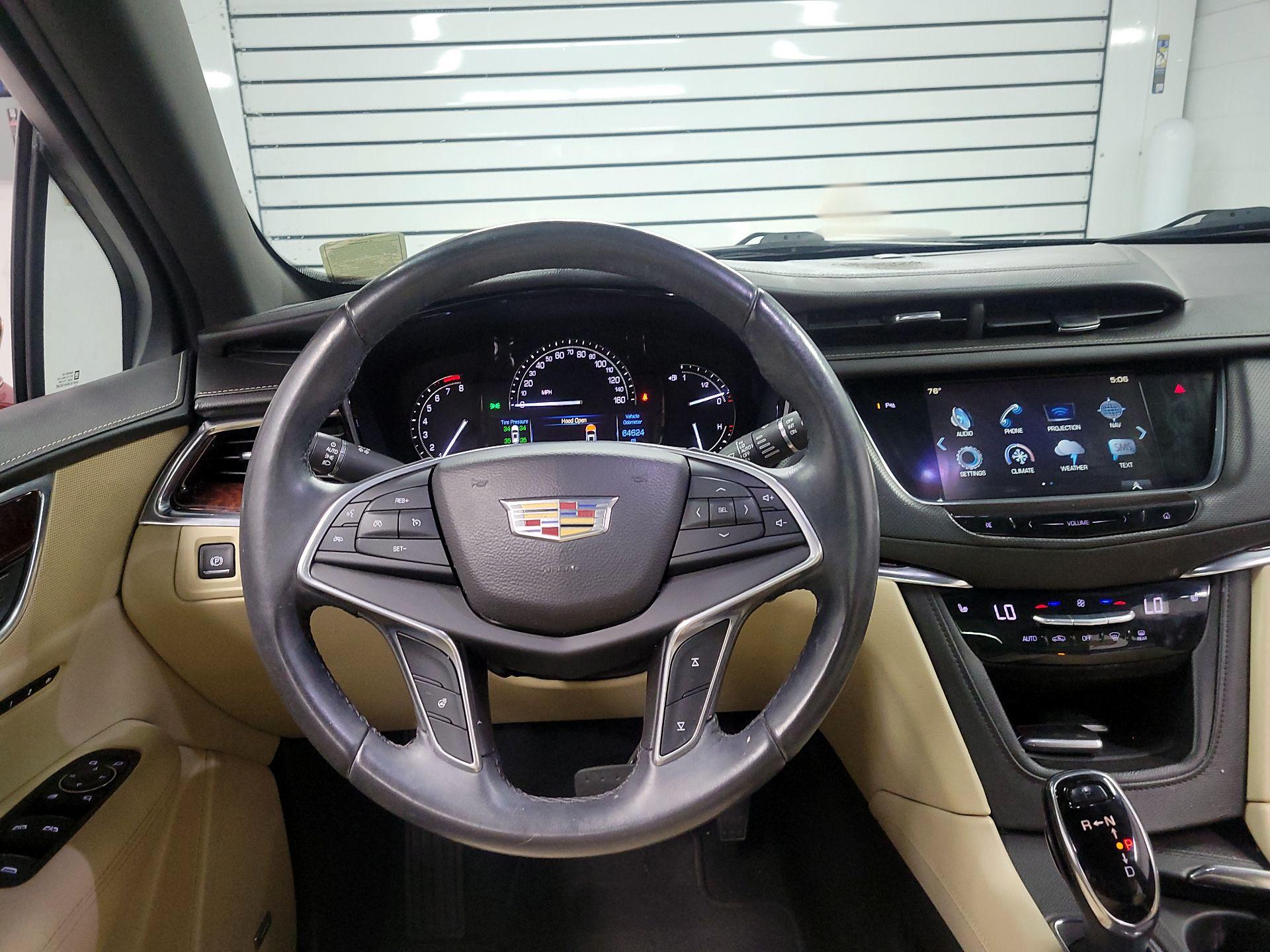Thumbnail: 2017 Cadillac XT5 - 10