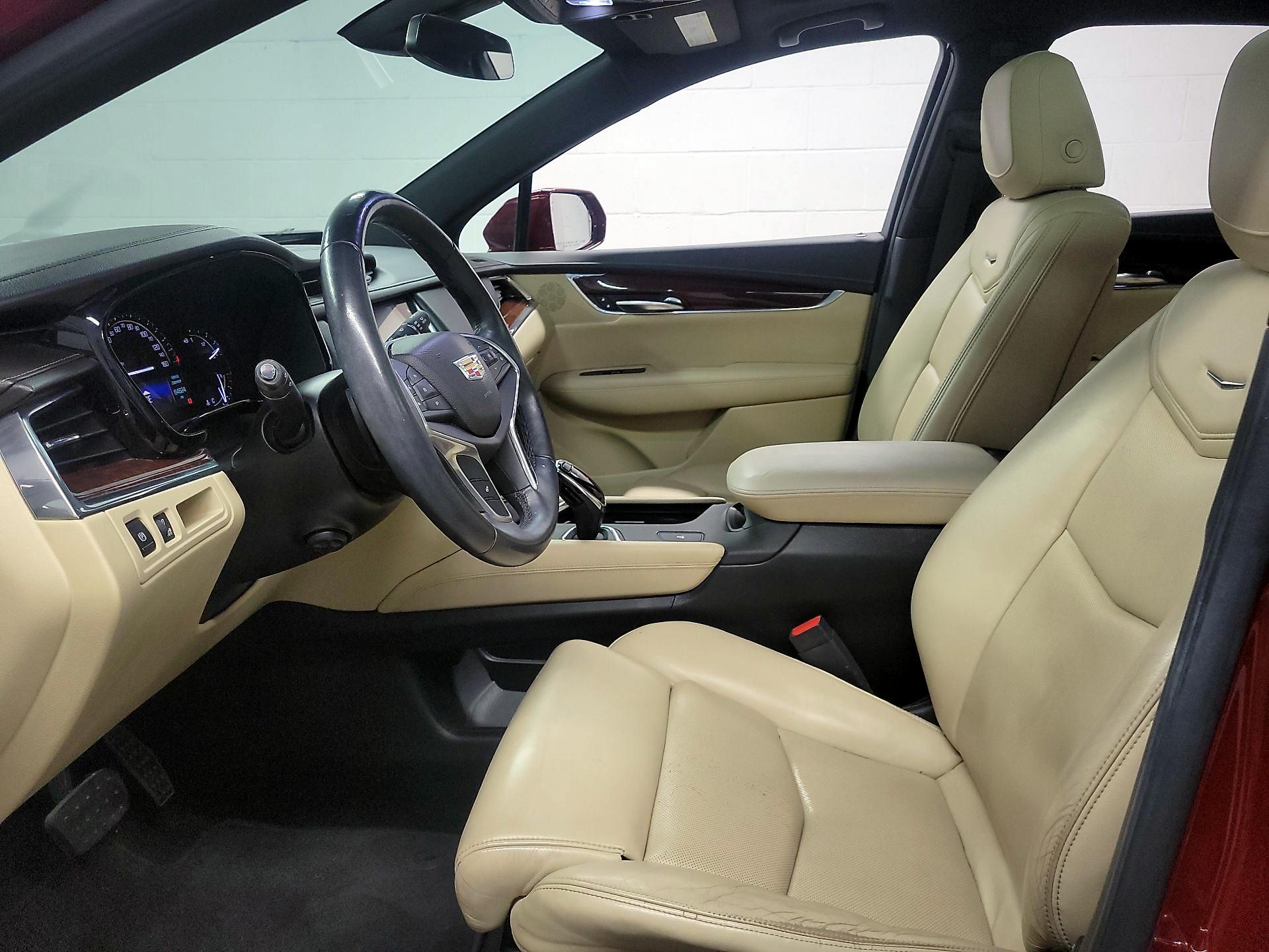 Thumbnail: 2017 Cadillac XT5 - 11