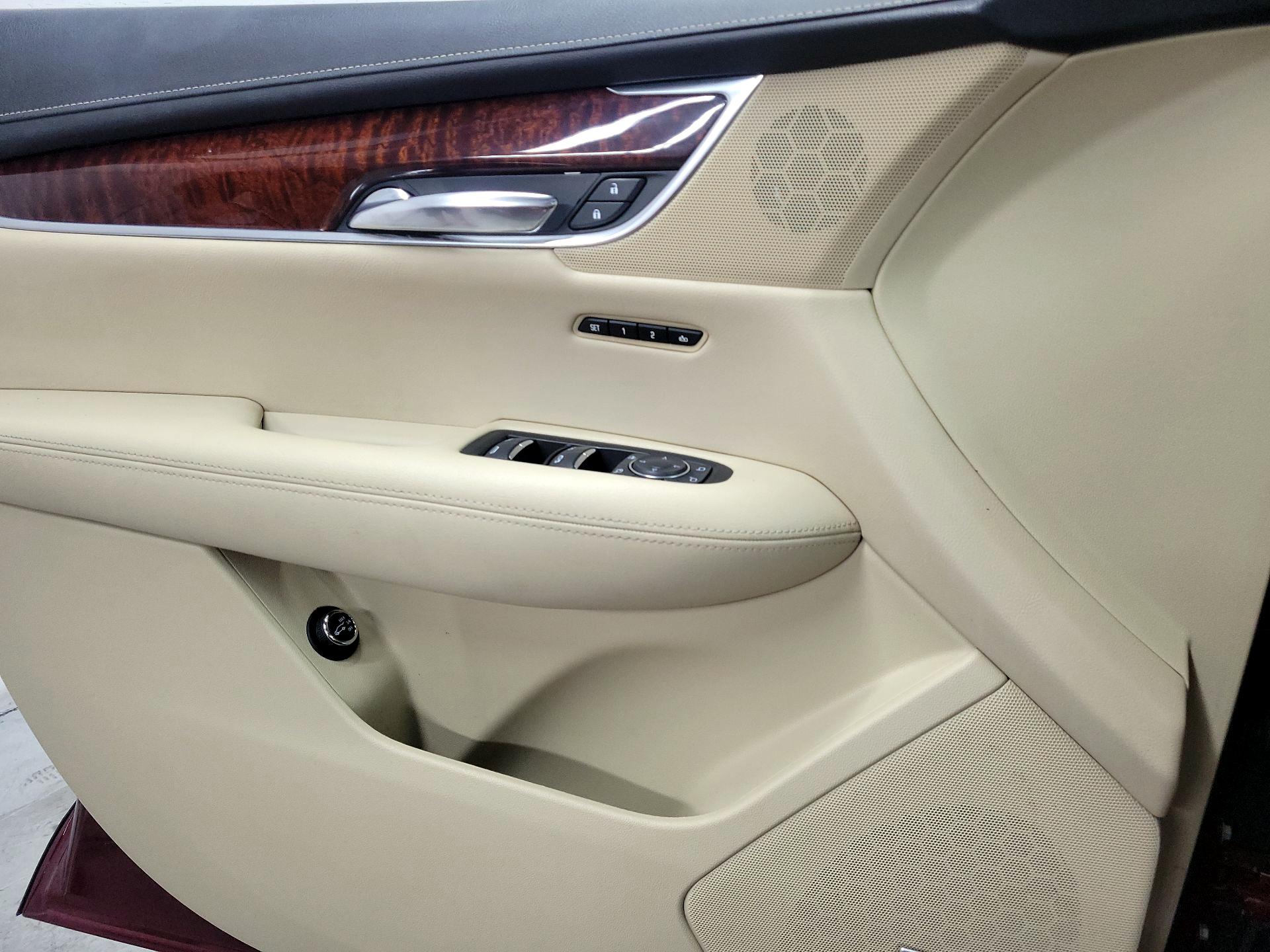 Thumbnail: 2017 Cadillac XT5 - 12