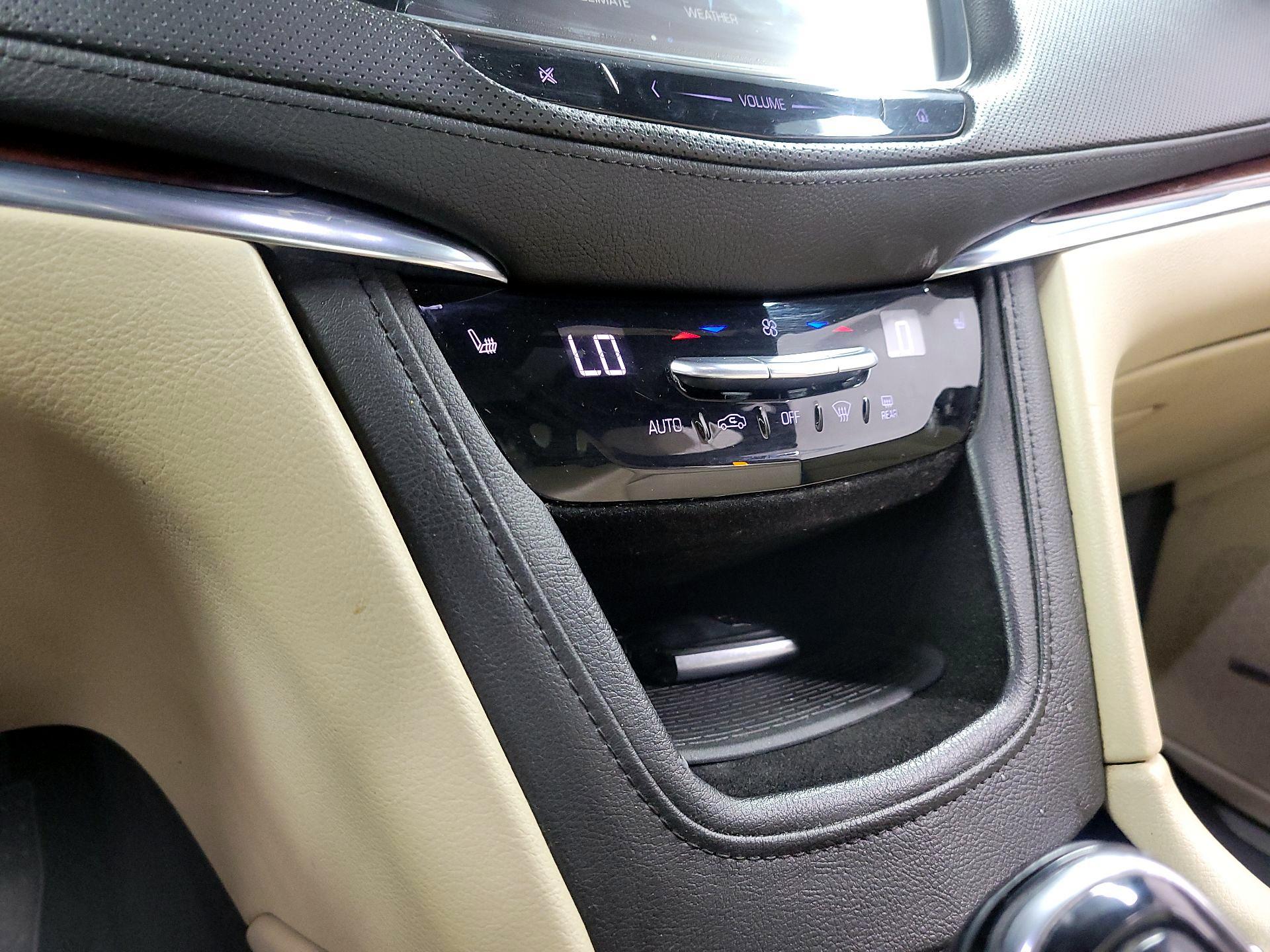 Thumbnail: 2017 Cadillac XT5 - 15