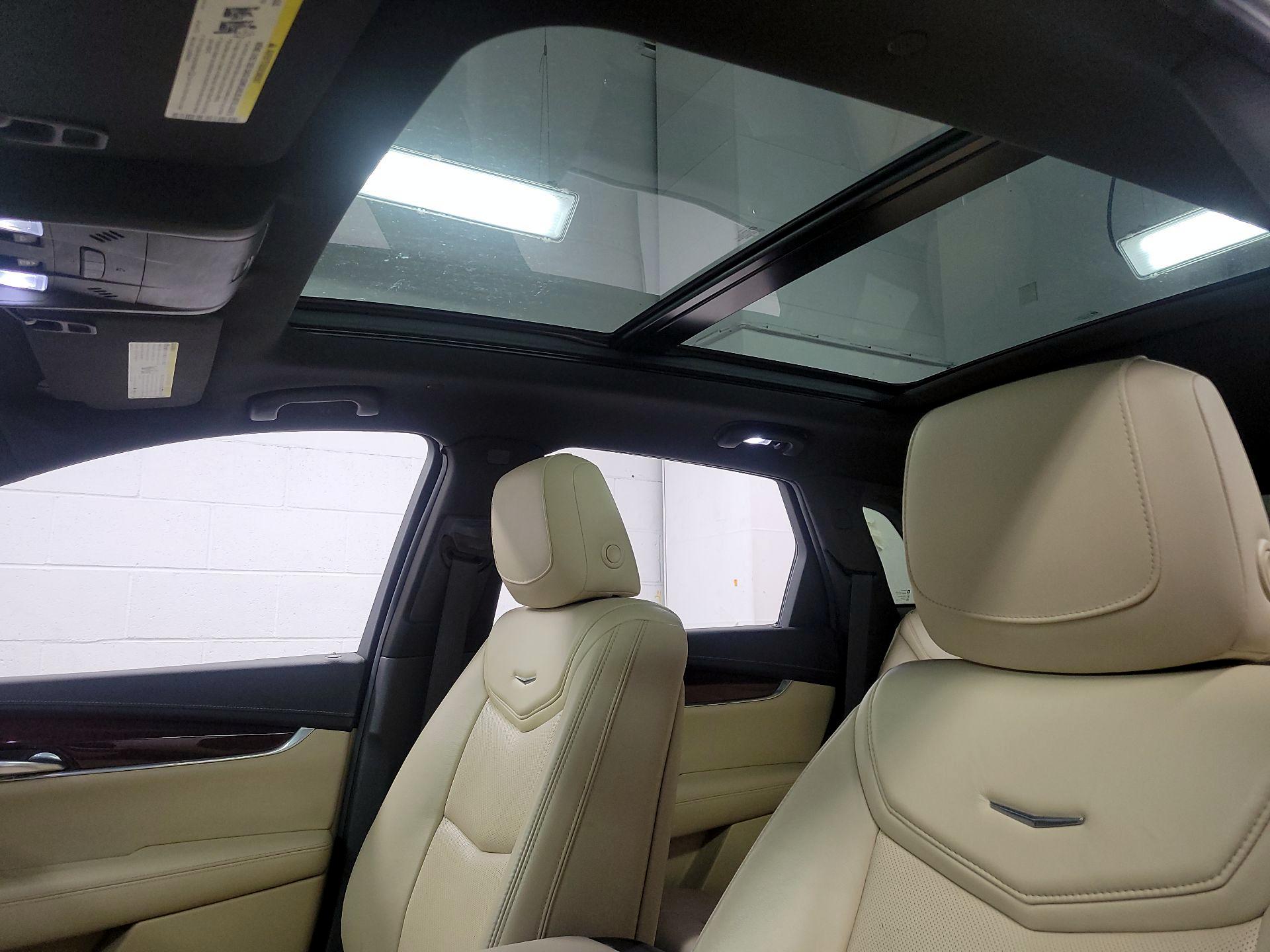 Thumbnail: 2017 Cadillac XT5 - 17