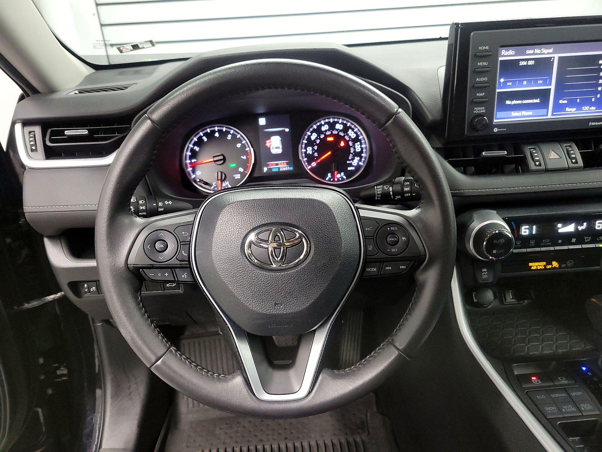 Thumbnail: 2022 Toyota RAV4 - 10