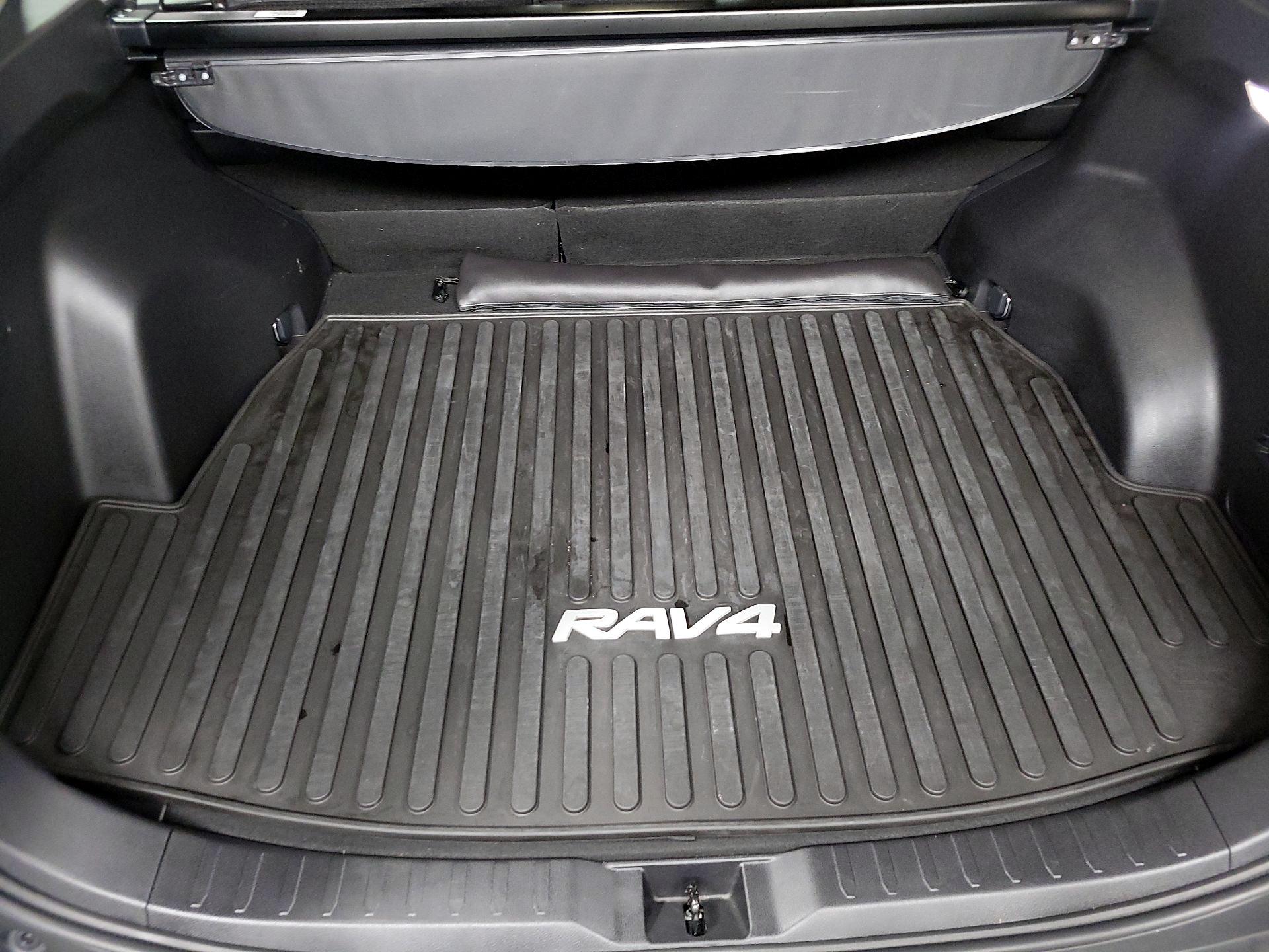 Thumbnail: 2022 Toyota RAV4 - 19