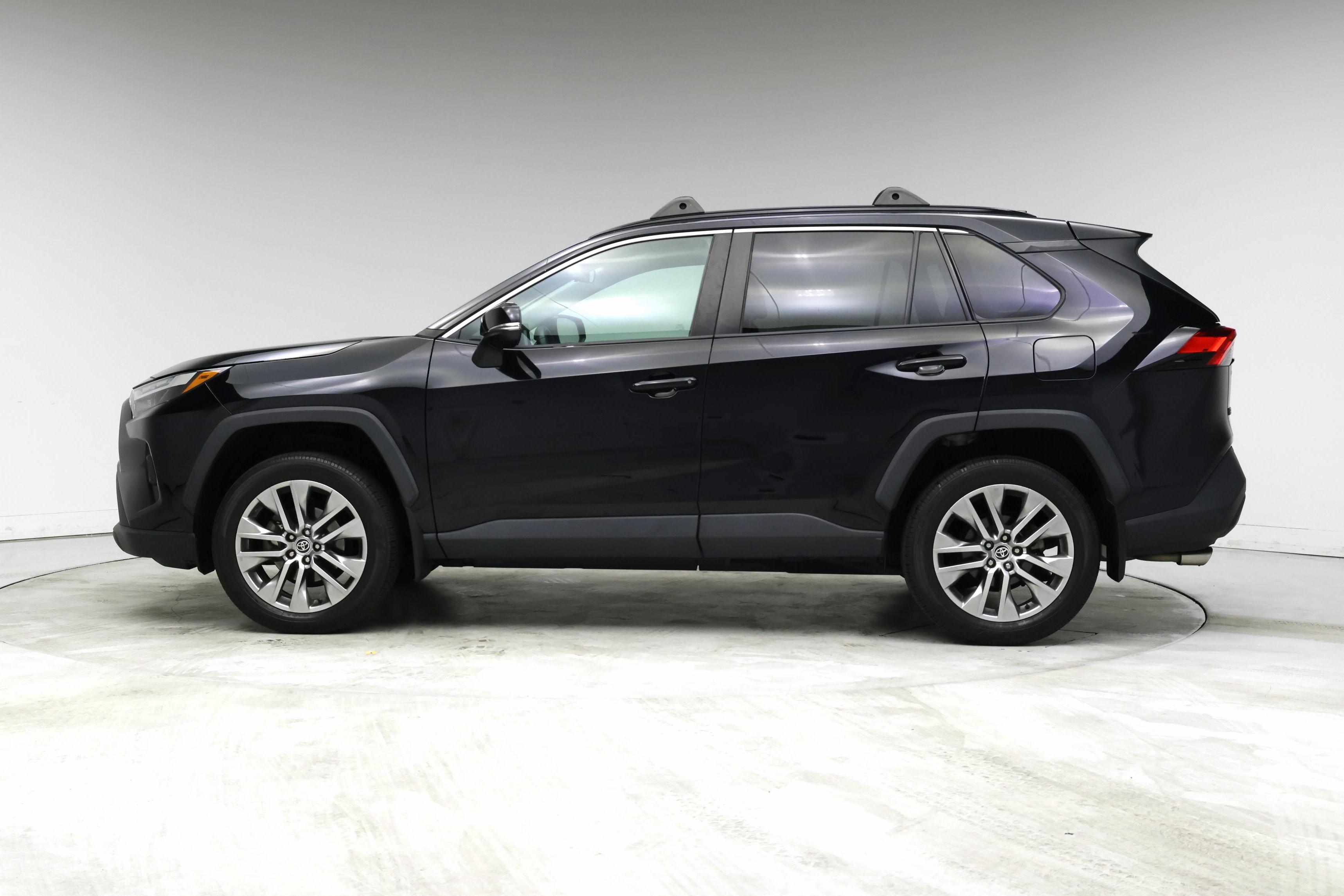 Thumbnail: 2022 Toyota RAV4 - 3