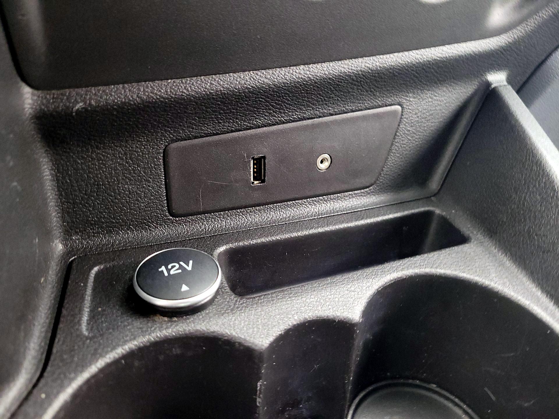 Thumbnail: 2015 Ford Transit Series - 17