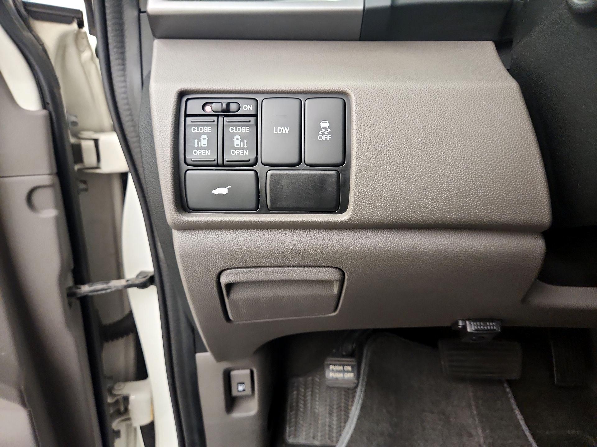 Thumbnail: 2015 Honda Odyssey - 13