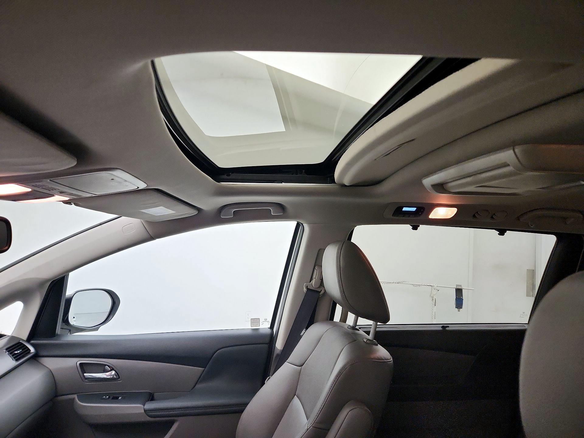 Thumbnail: 2015 Honda Odyssey - 19