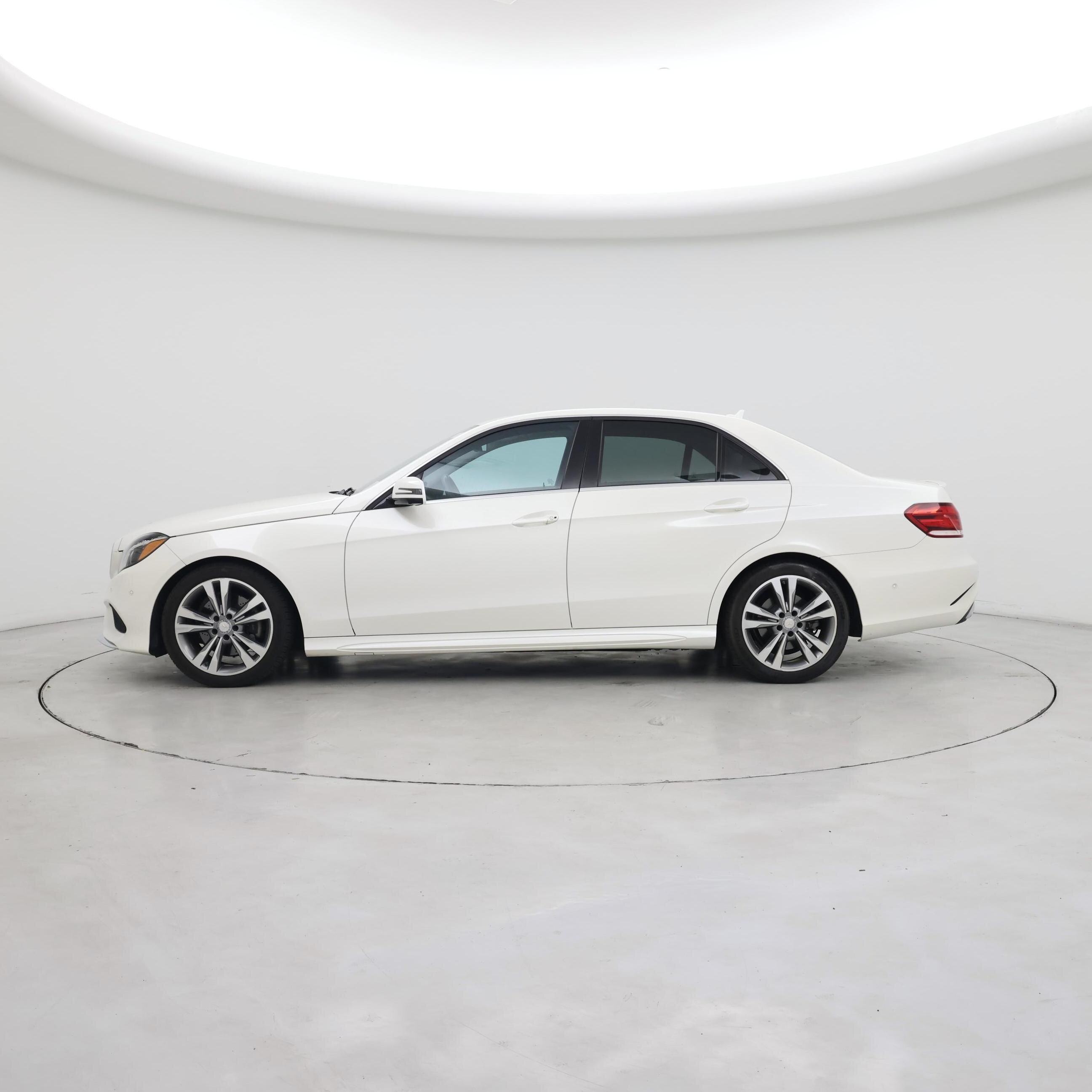 Thumbnail: 2015 Mercedes-Benz E-Class - 3