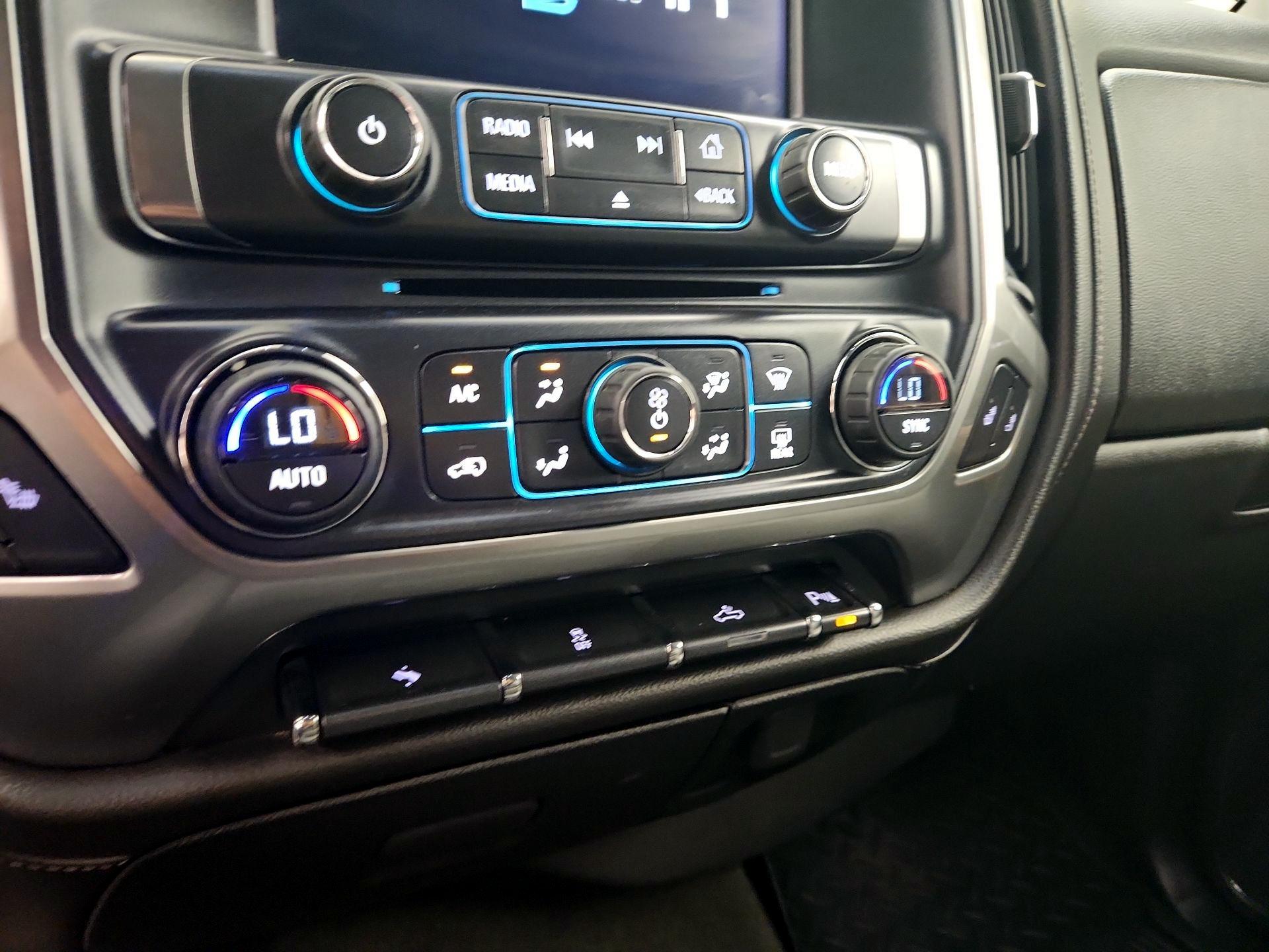 Thumbnail: 2015 Chevrolet Silverado 1500 - 16