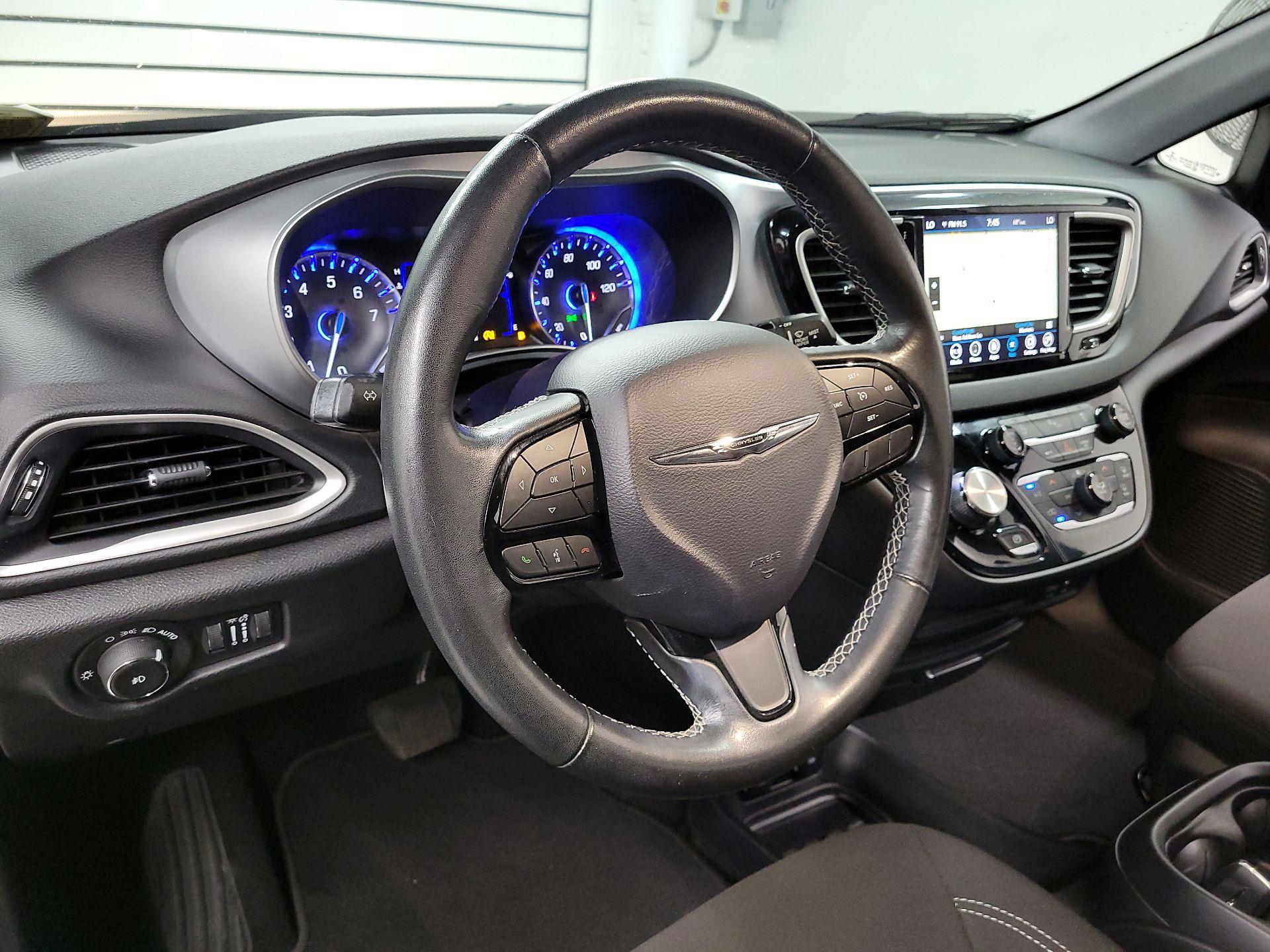Thumbnail: 2020 Chrysler Pacifica - 9