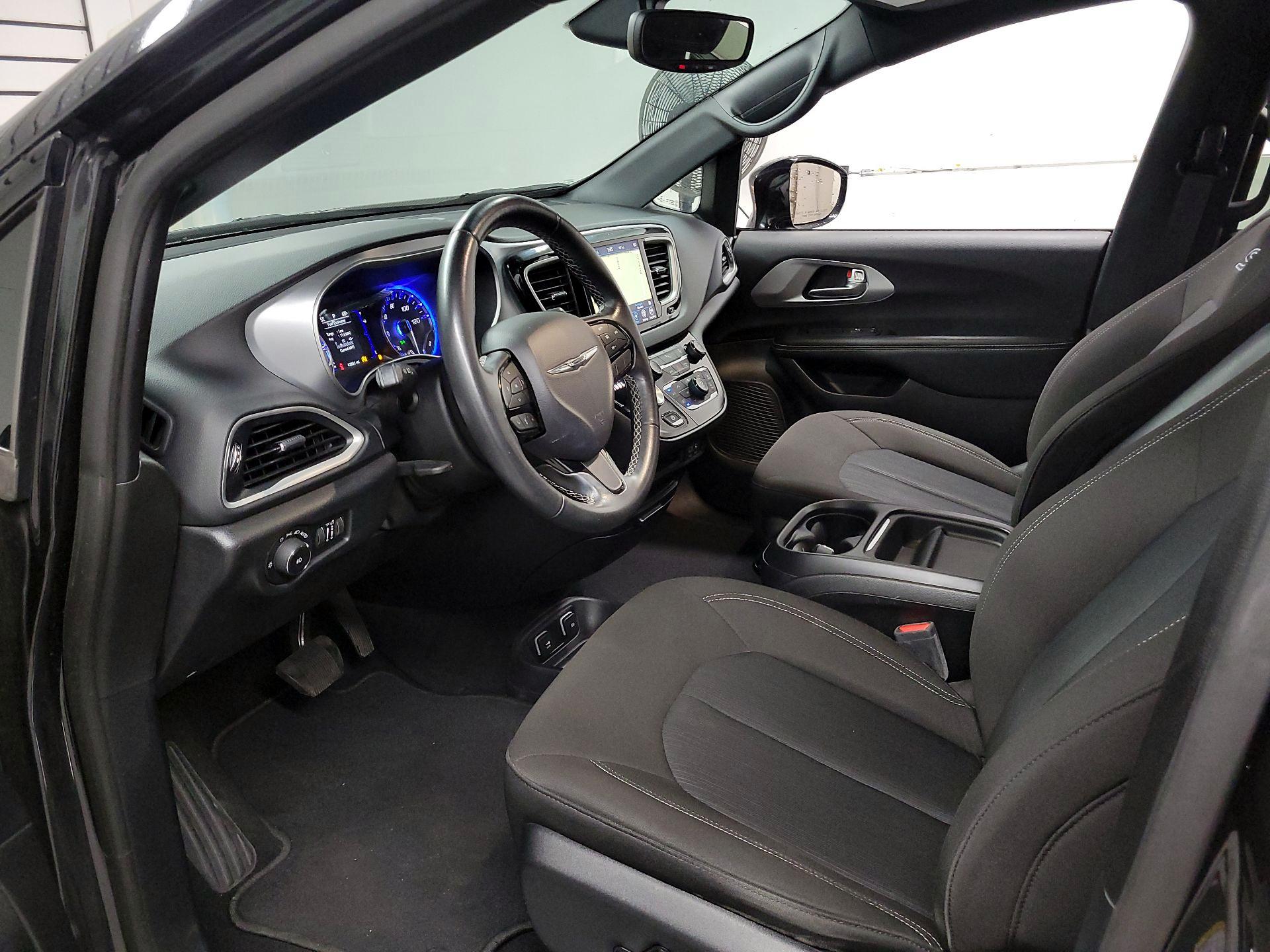 Thumbnail: 2020 Chrysler Pacifica - 11