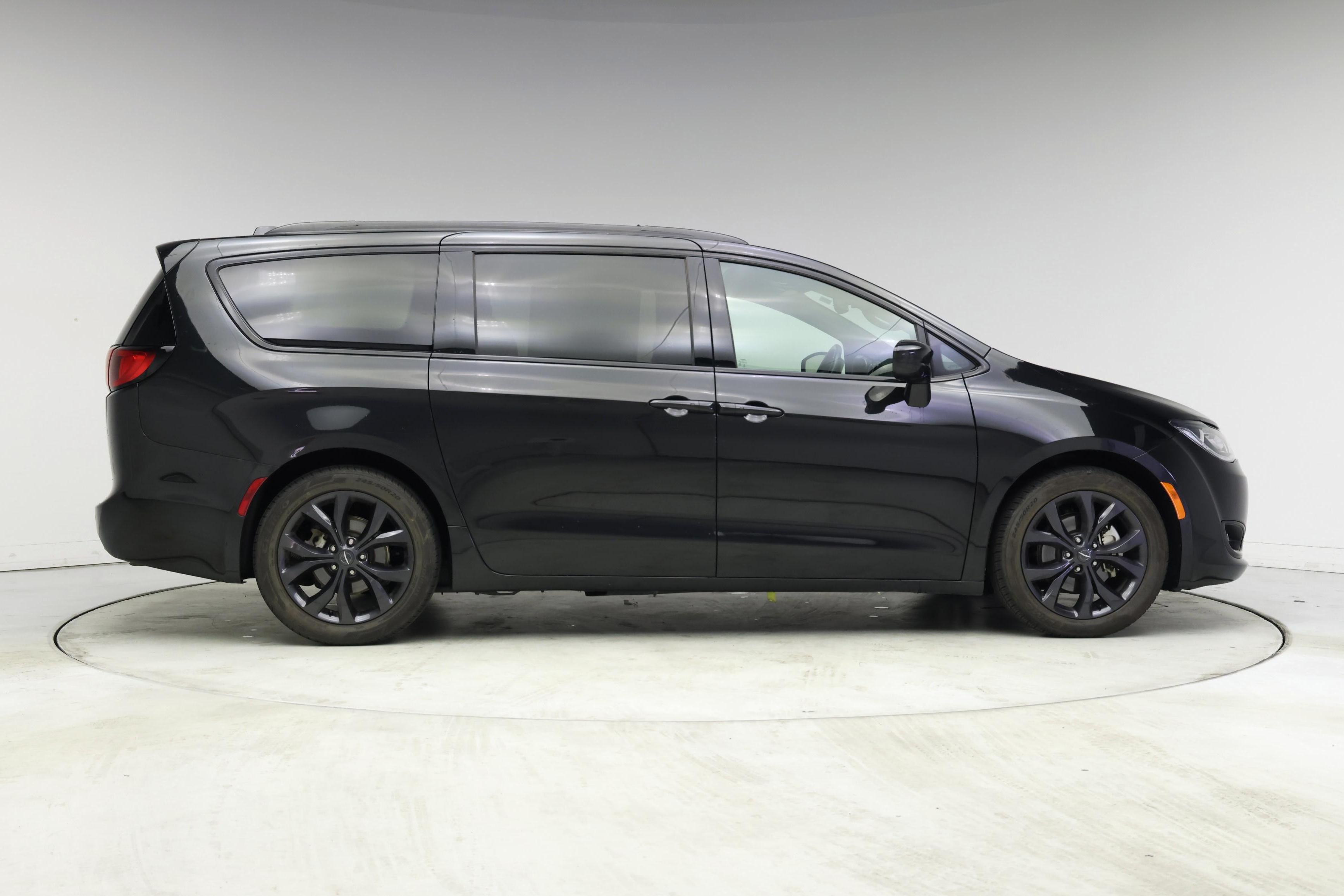 Thumbnail: 2020 Chrysler Pacifica - 7