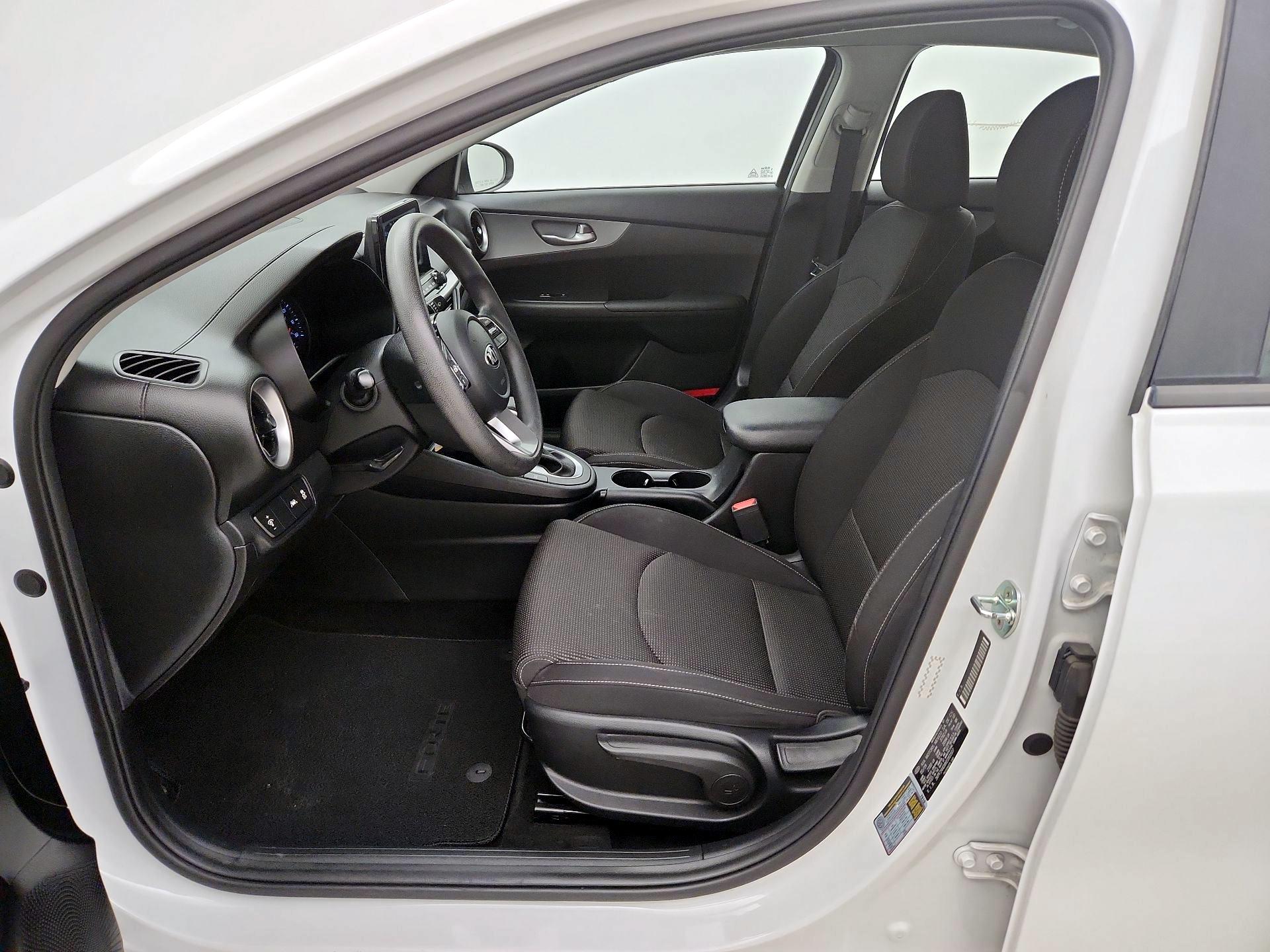 Thumbnail: 2019 Kia Forte - 11