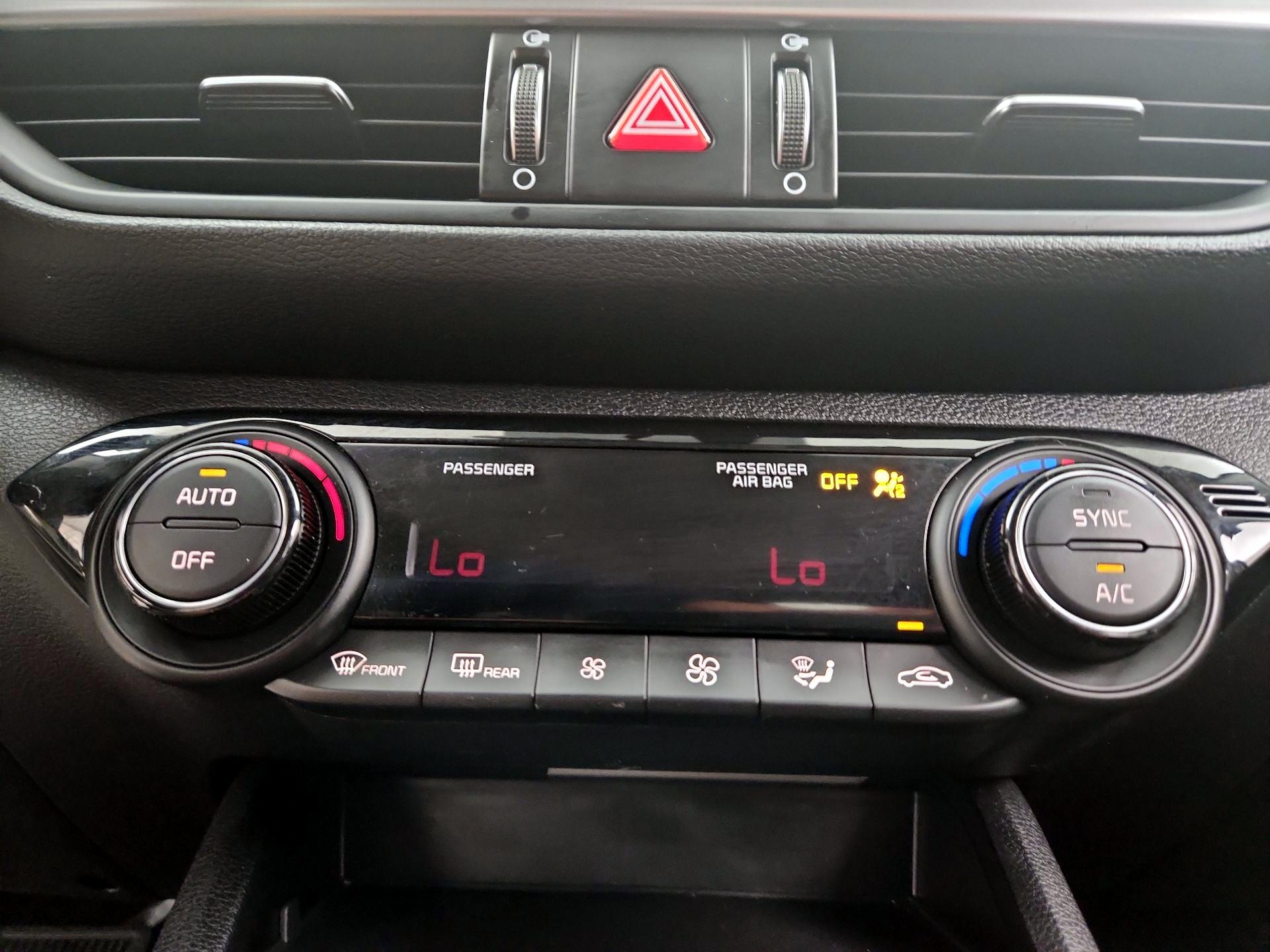 Thumbnail: 2019 Kia Forte - 16