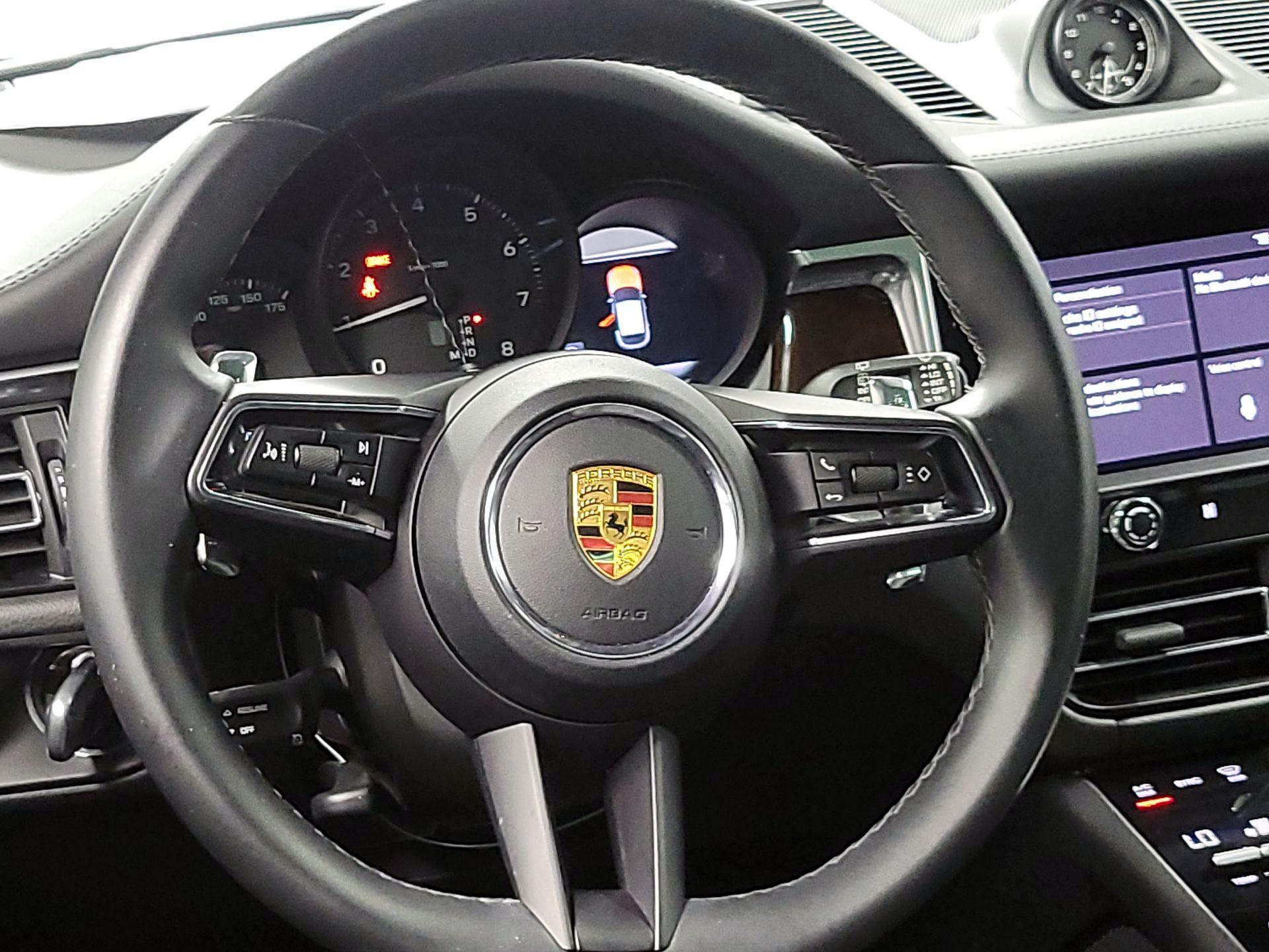 Thumbnail: 2022 Porsche Macan - 10