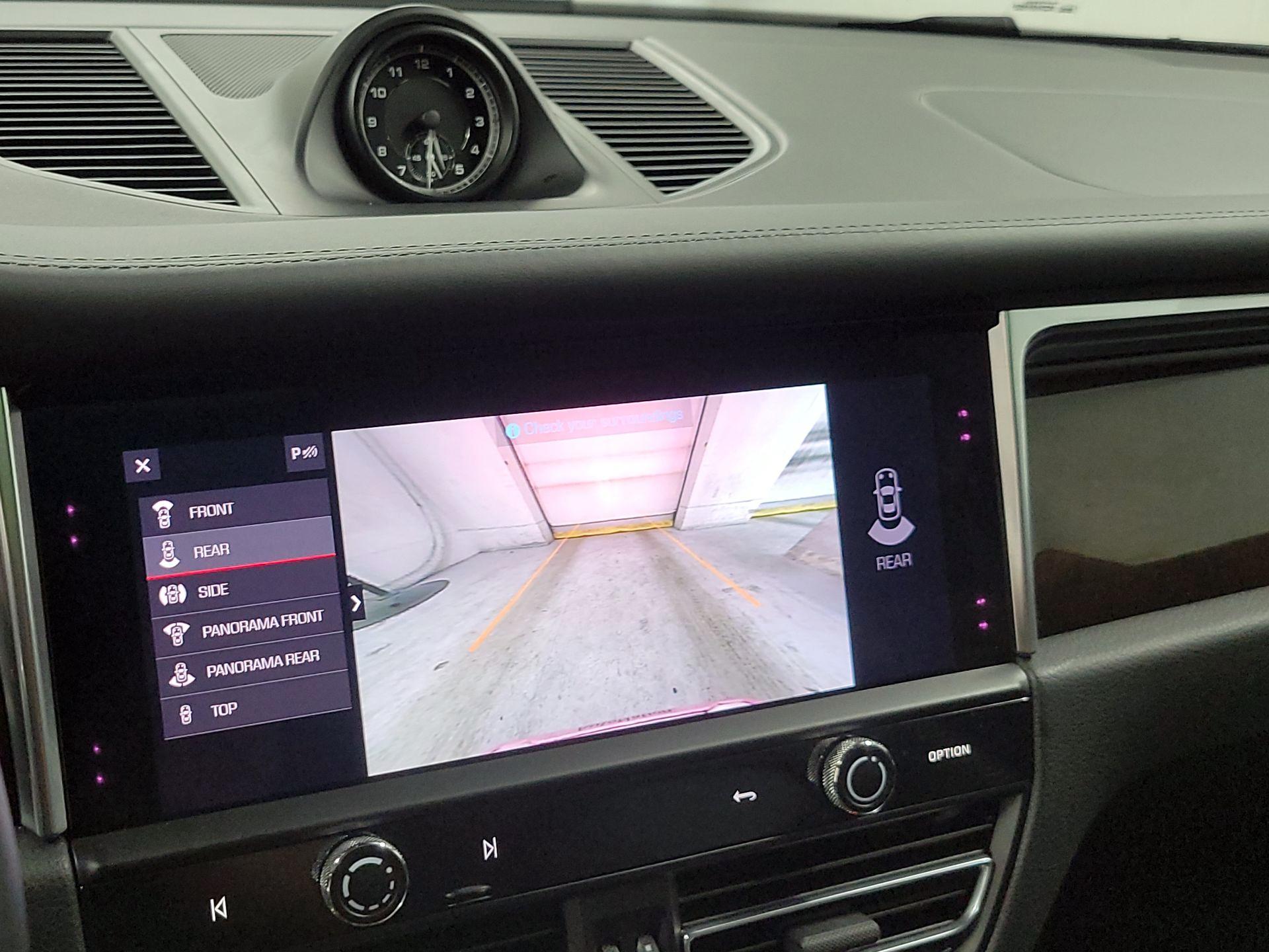 Thumbnail: 2022 Porsche Macan - 13