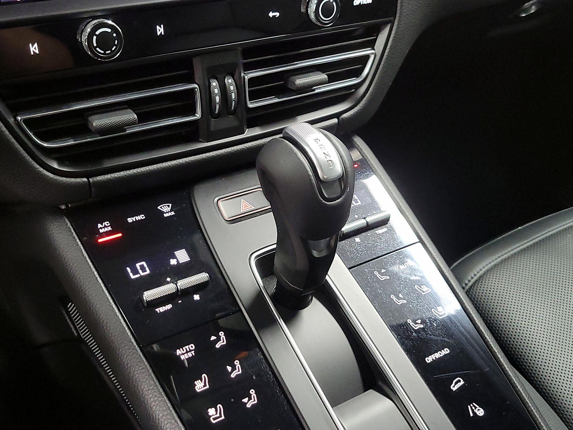 Thumbnail: 2022 Porsche Macan - 15