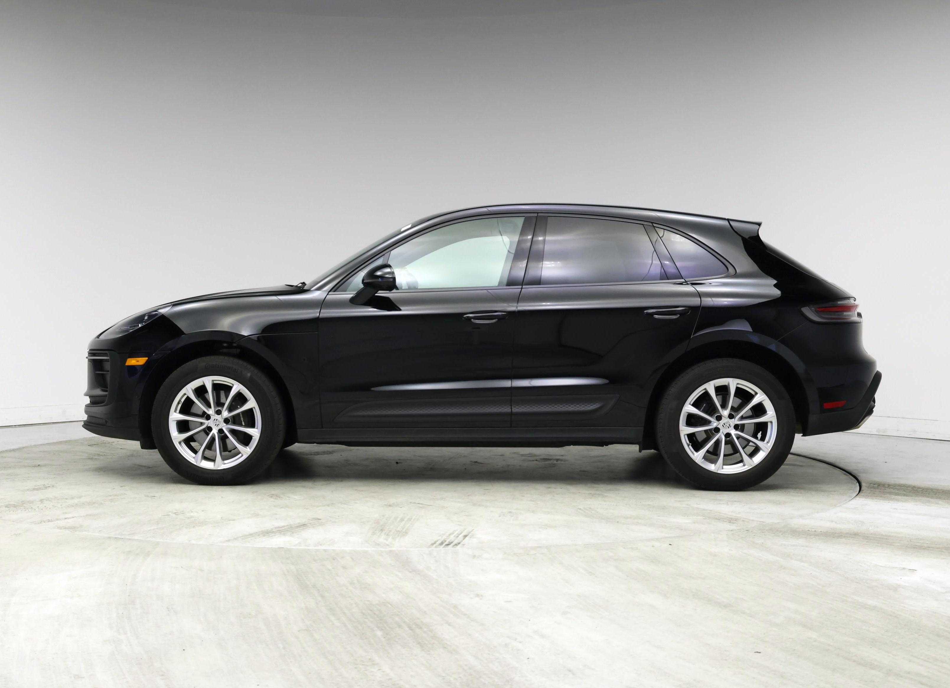 Thumbnail: 2022 Porsche Macan - 3