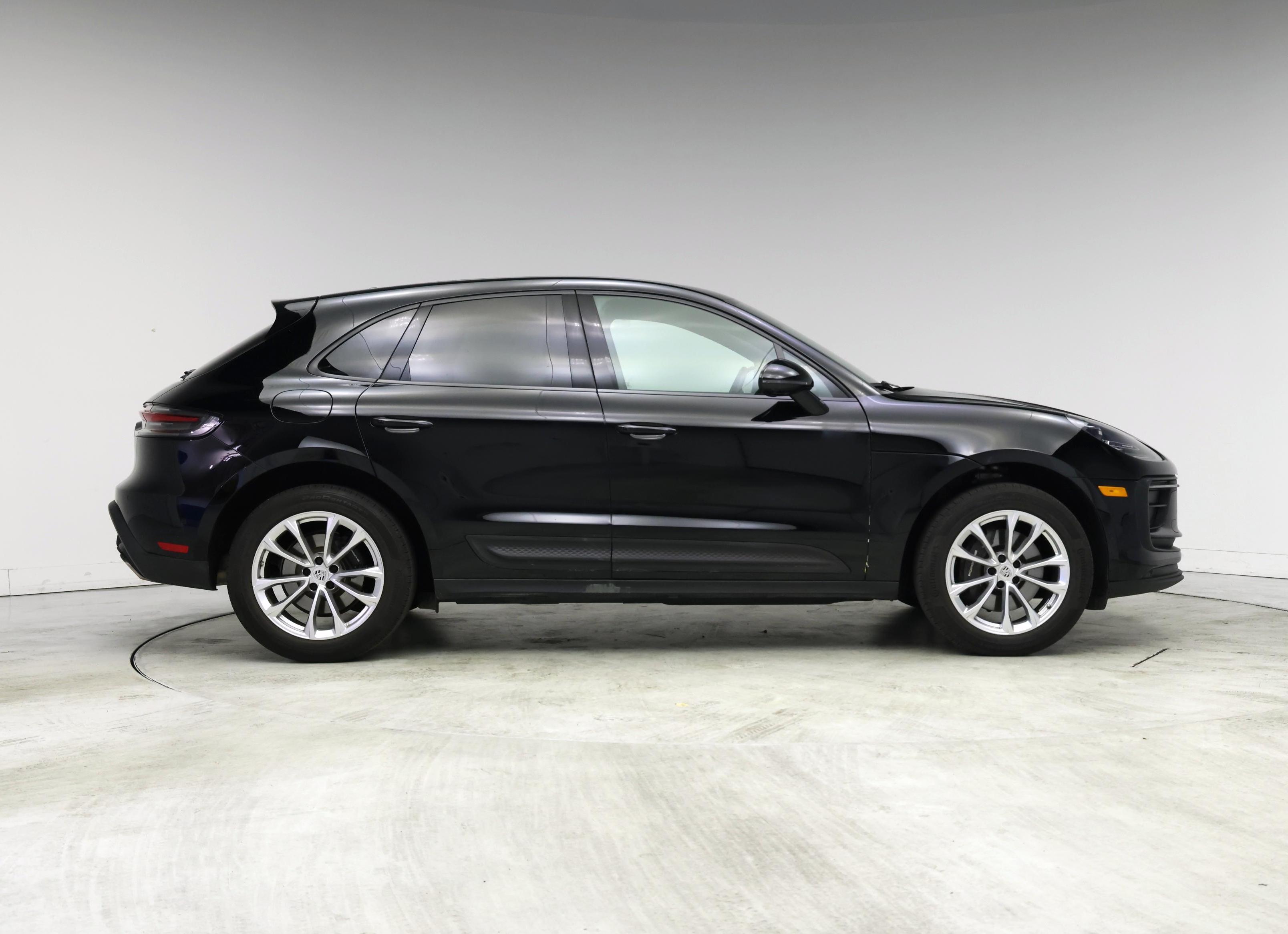 Thumbnail: 2022 Porsche Macan - 7