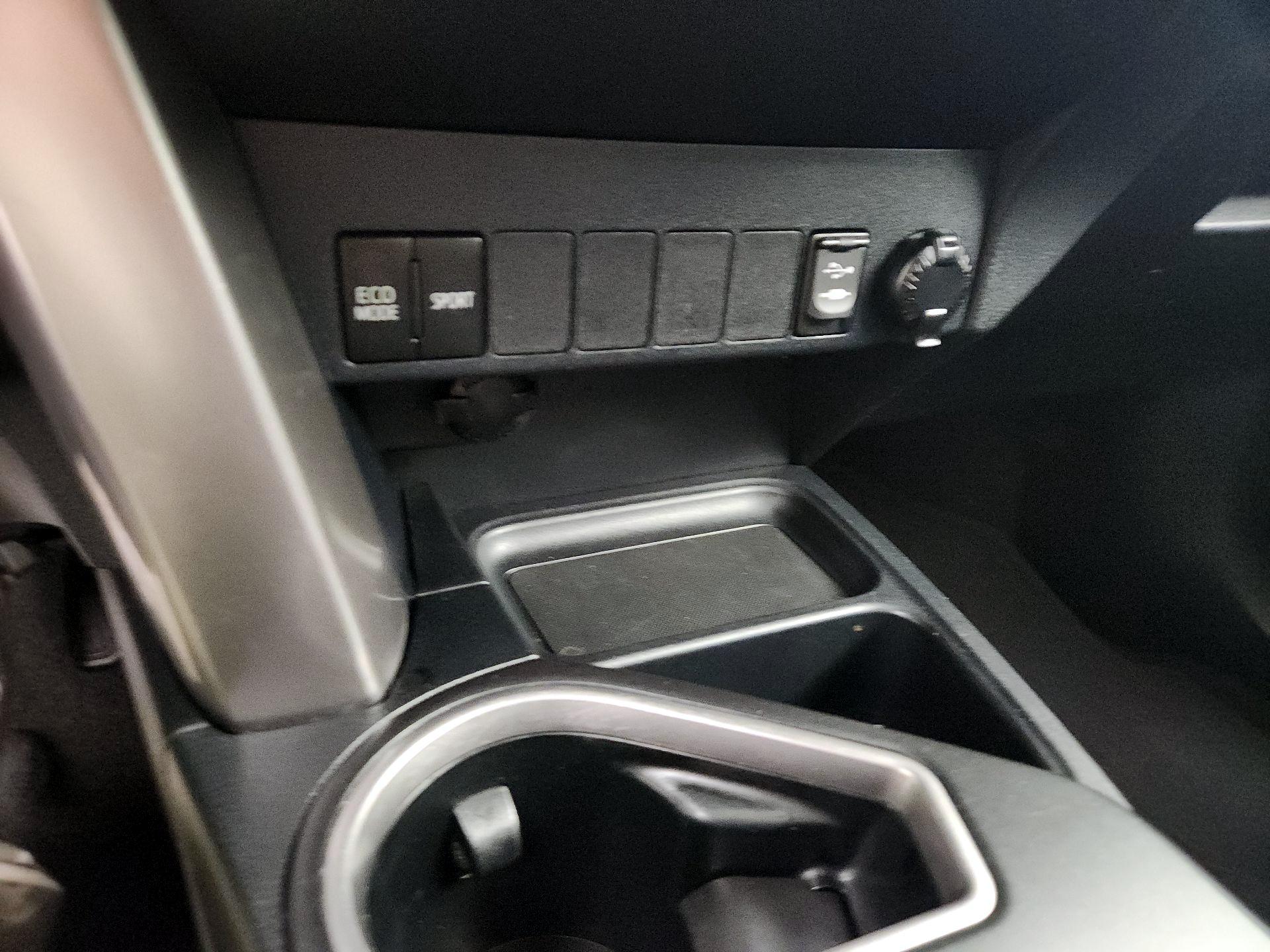 Thumbnail: 2017 Toyota RAV4 - 18