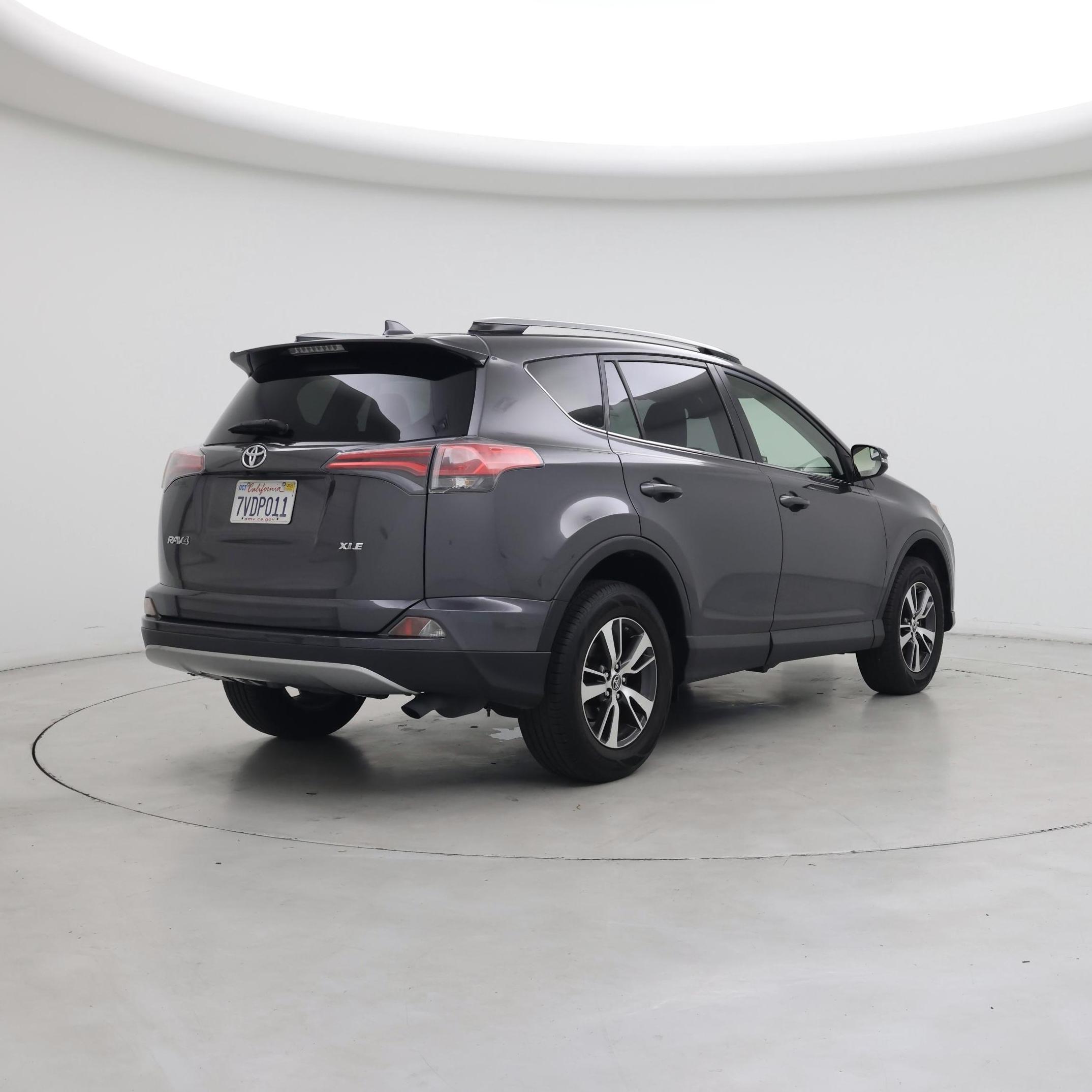 Thumbnail: 2017 Toyota RAV4 - 8