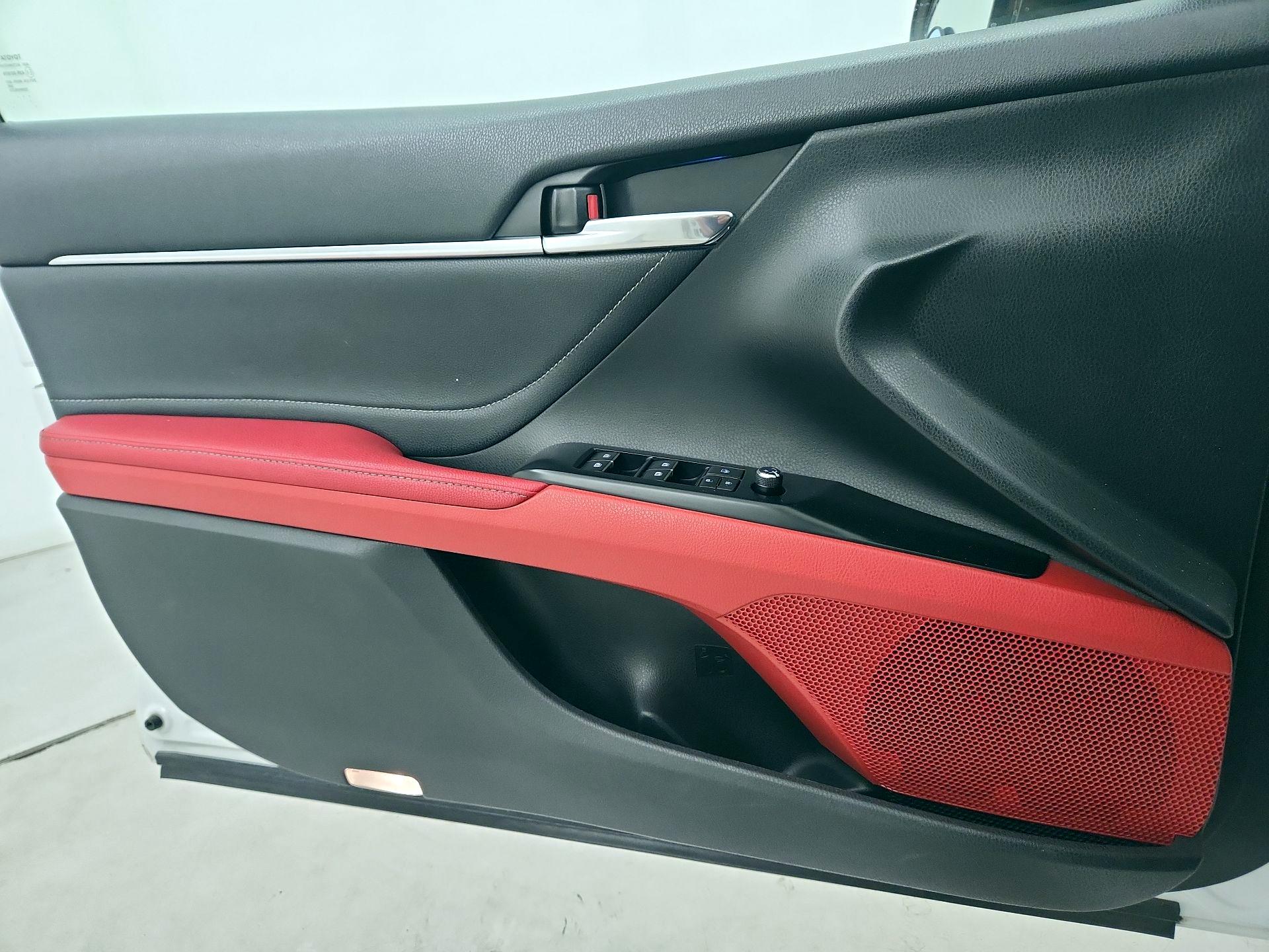 Thumbnail: 2018 Toyota Camry - 12