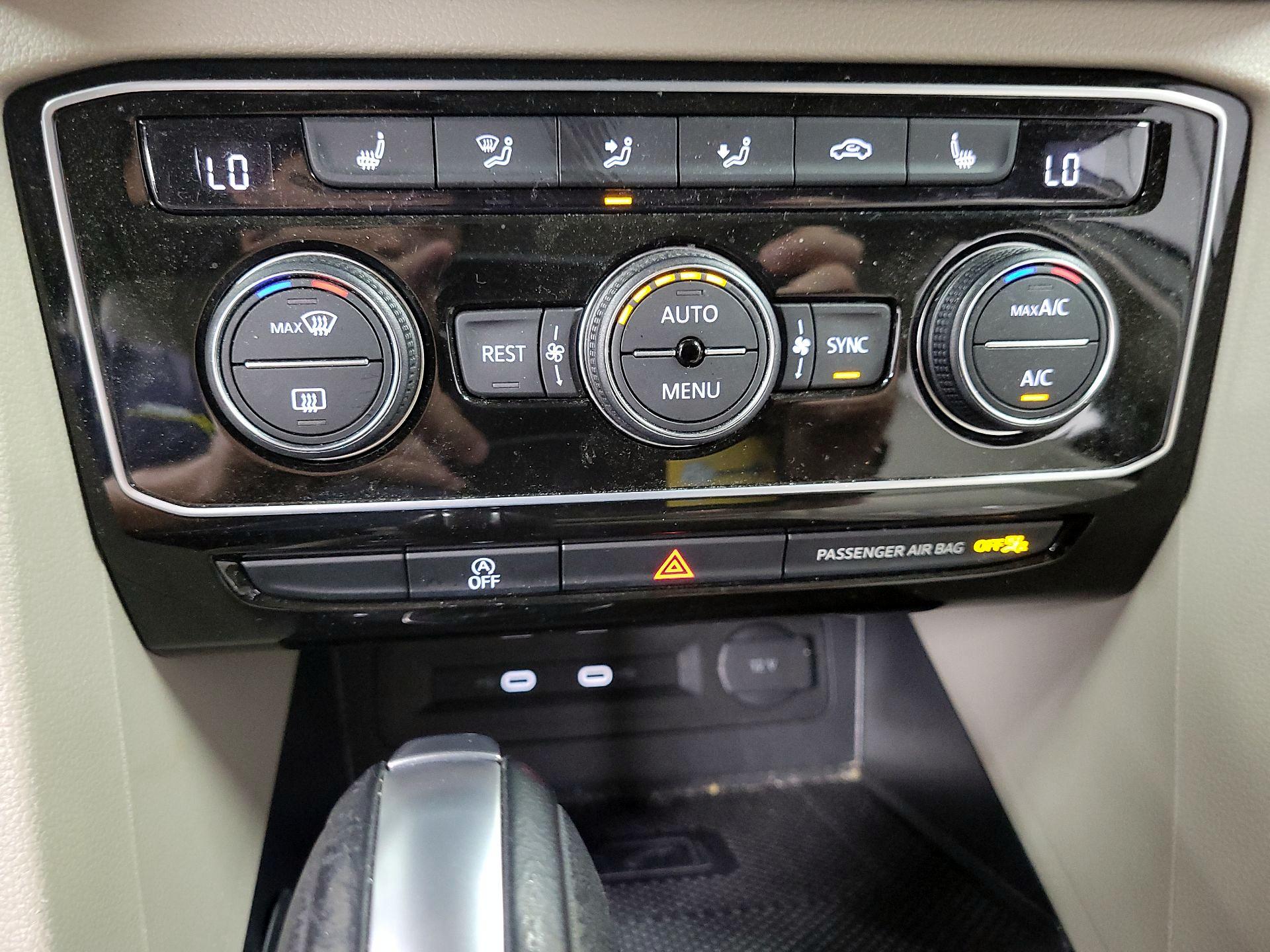 Thumbnail: 2022 Volkswagen Atlas - 16