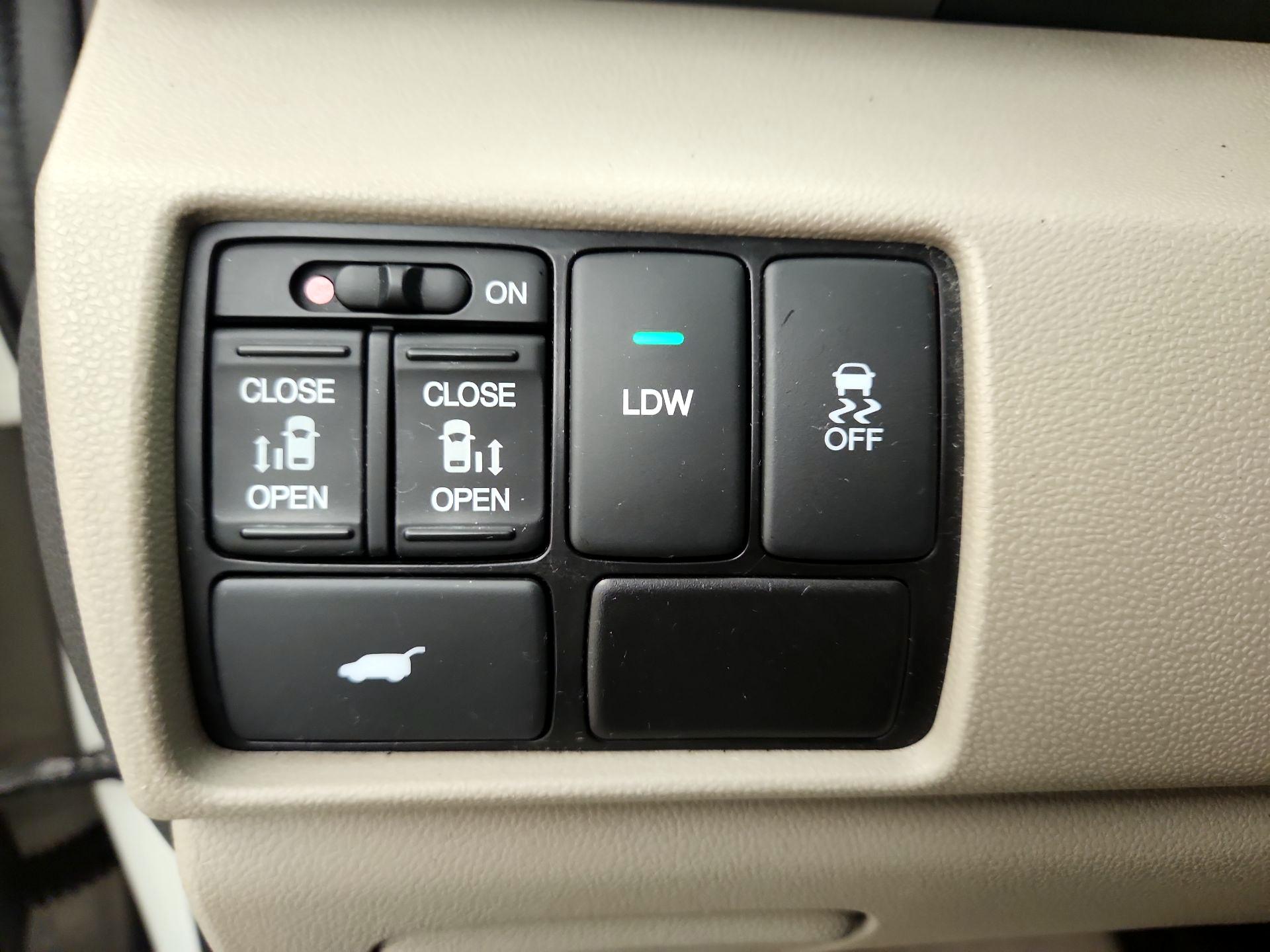 Thumbnail: 2015 Honda Odyssey - 13