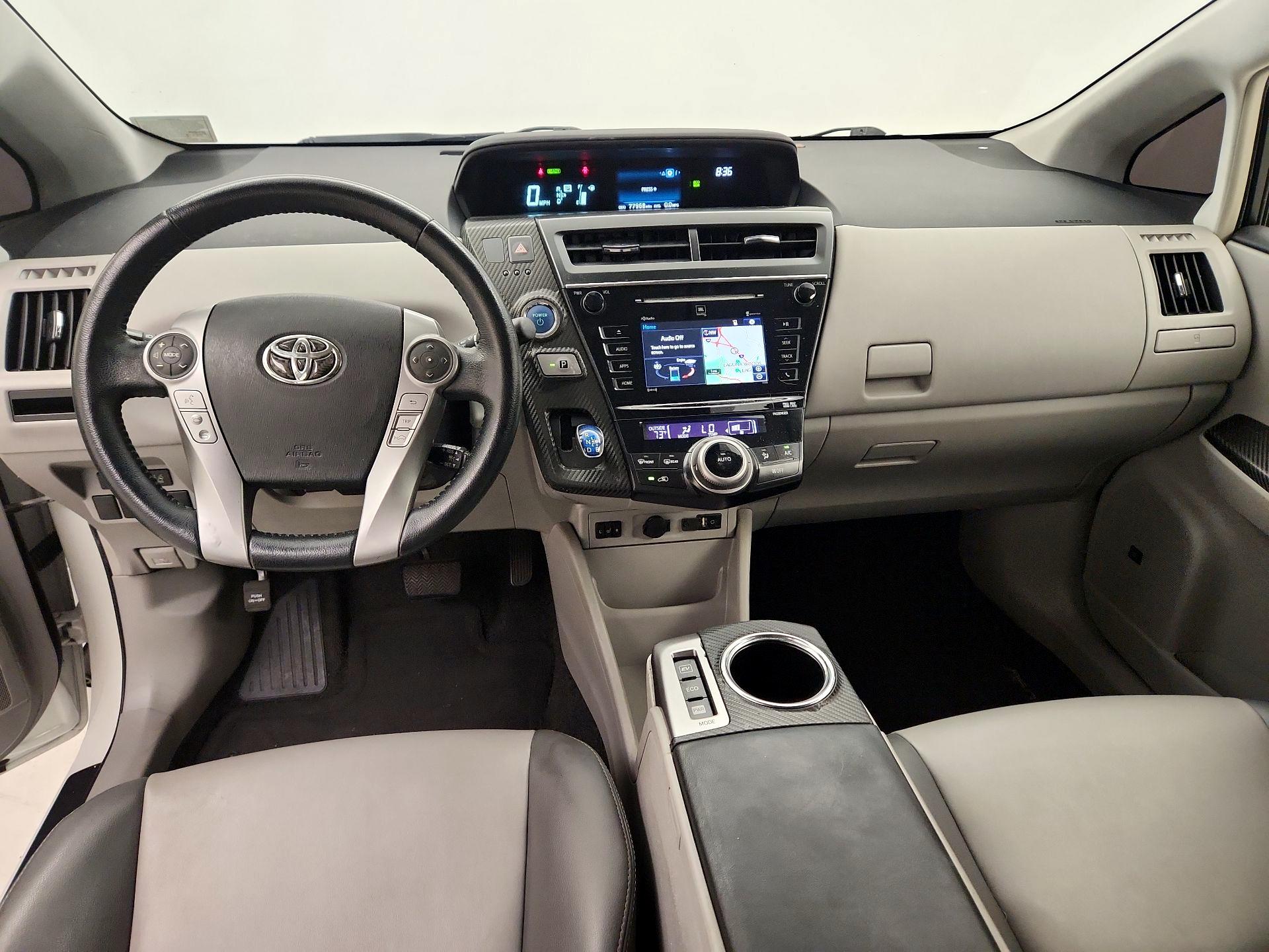 Thumbnail: 2017 Toyota Prius v - 9