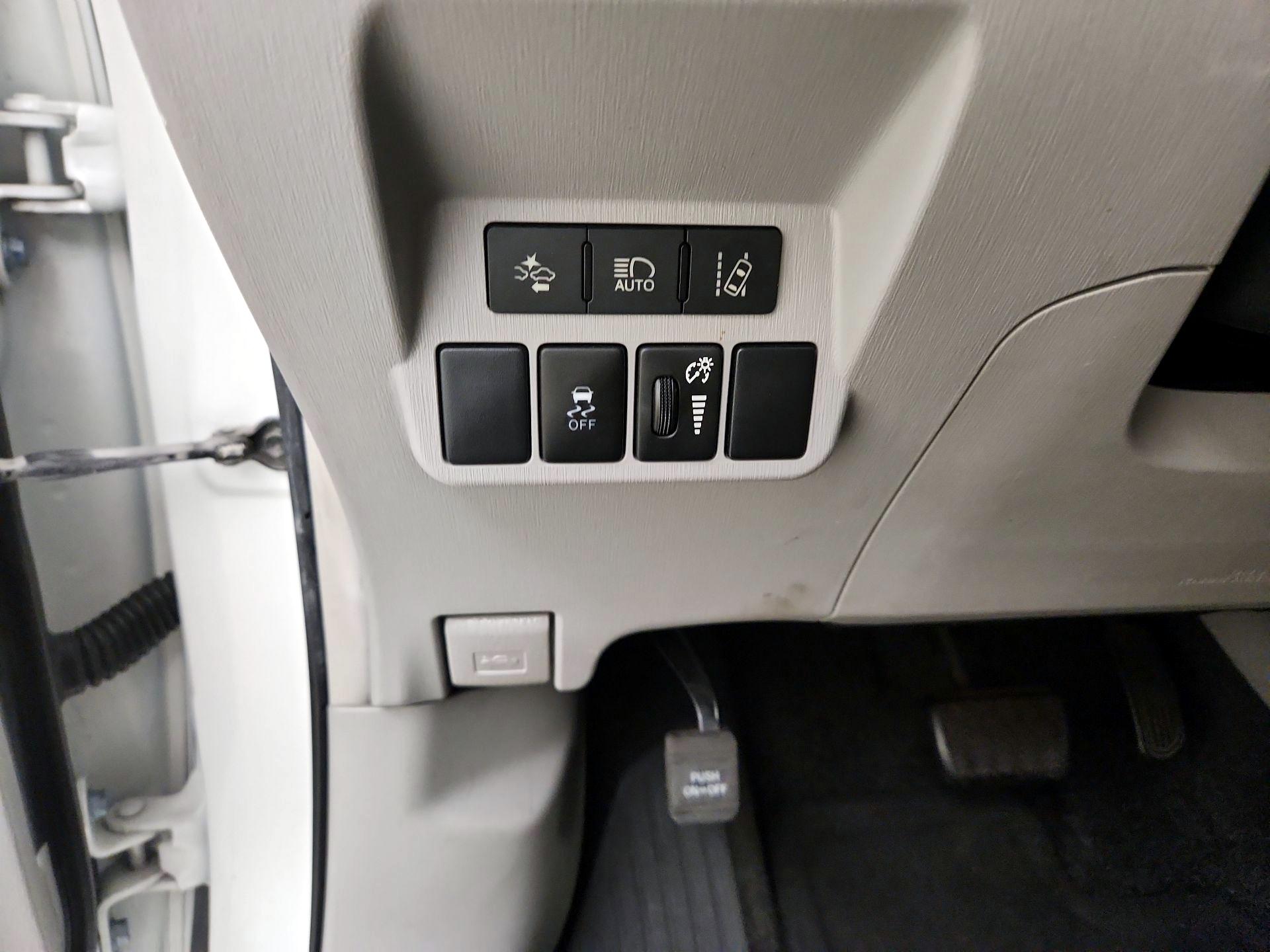Thumbnail: 2017 Toyota Prius v - 13
