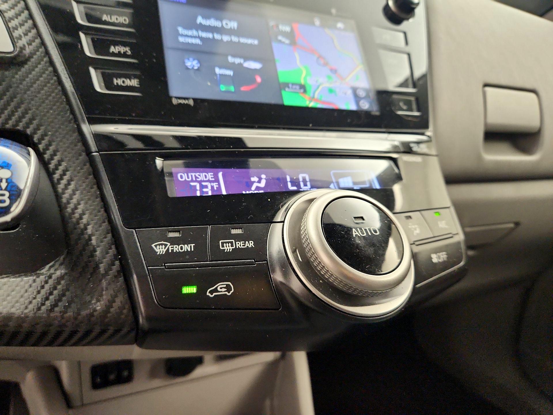 Thumbnail: 2017 Toyota Prius v - 17