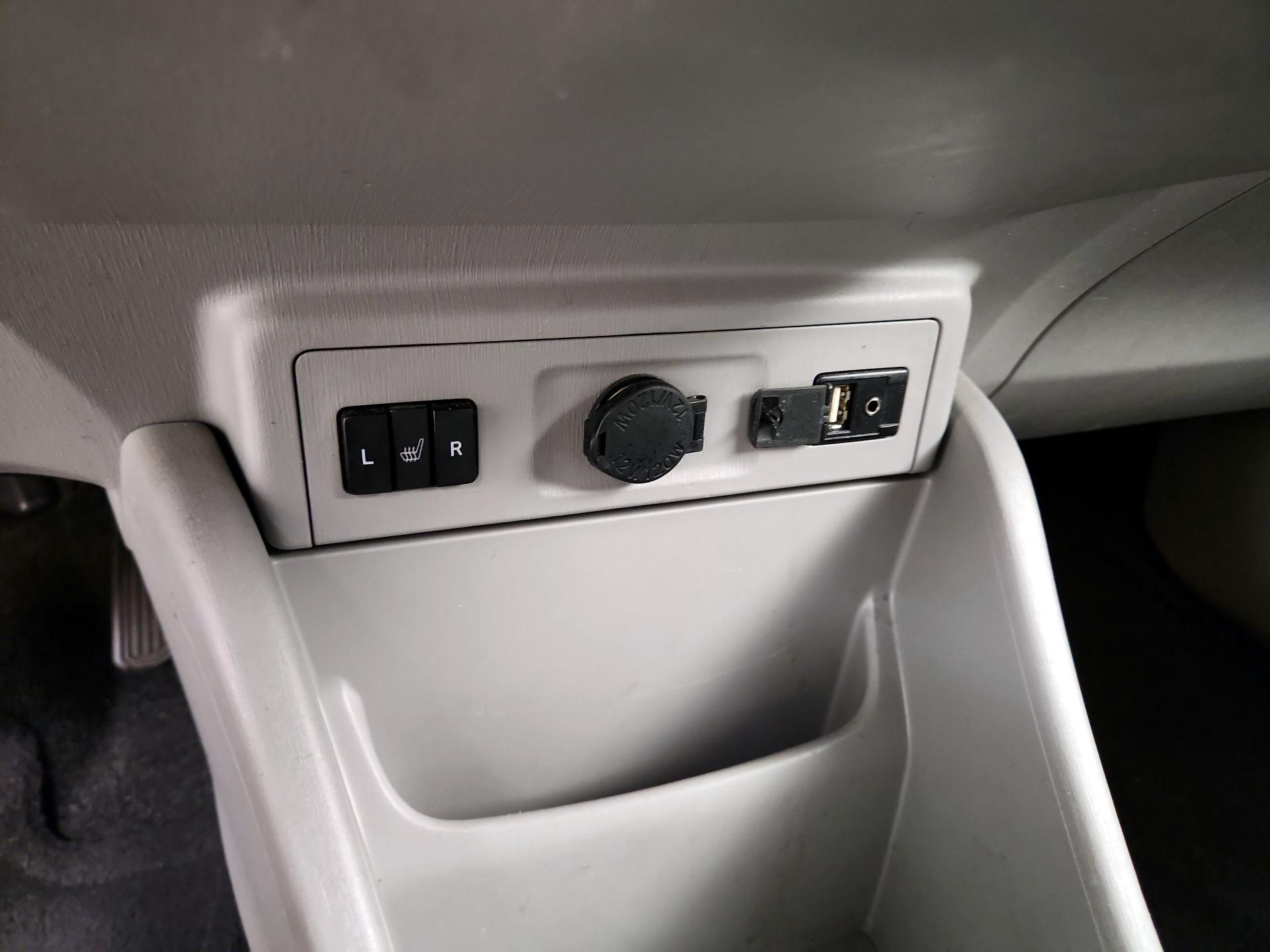 Thumbnail: 2017 Toyota Prius v - 19
