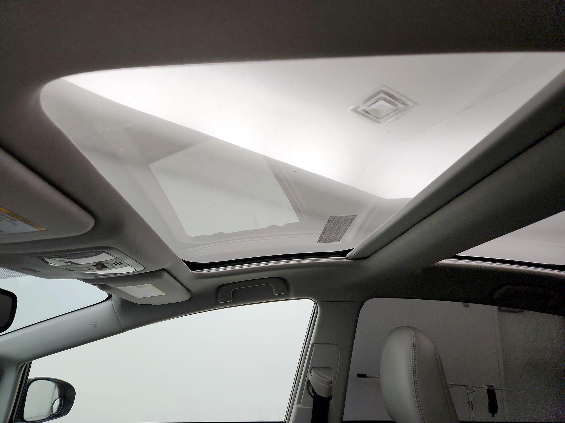 Thumbnail: 2017 Toyota Prius v - 20