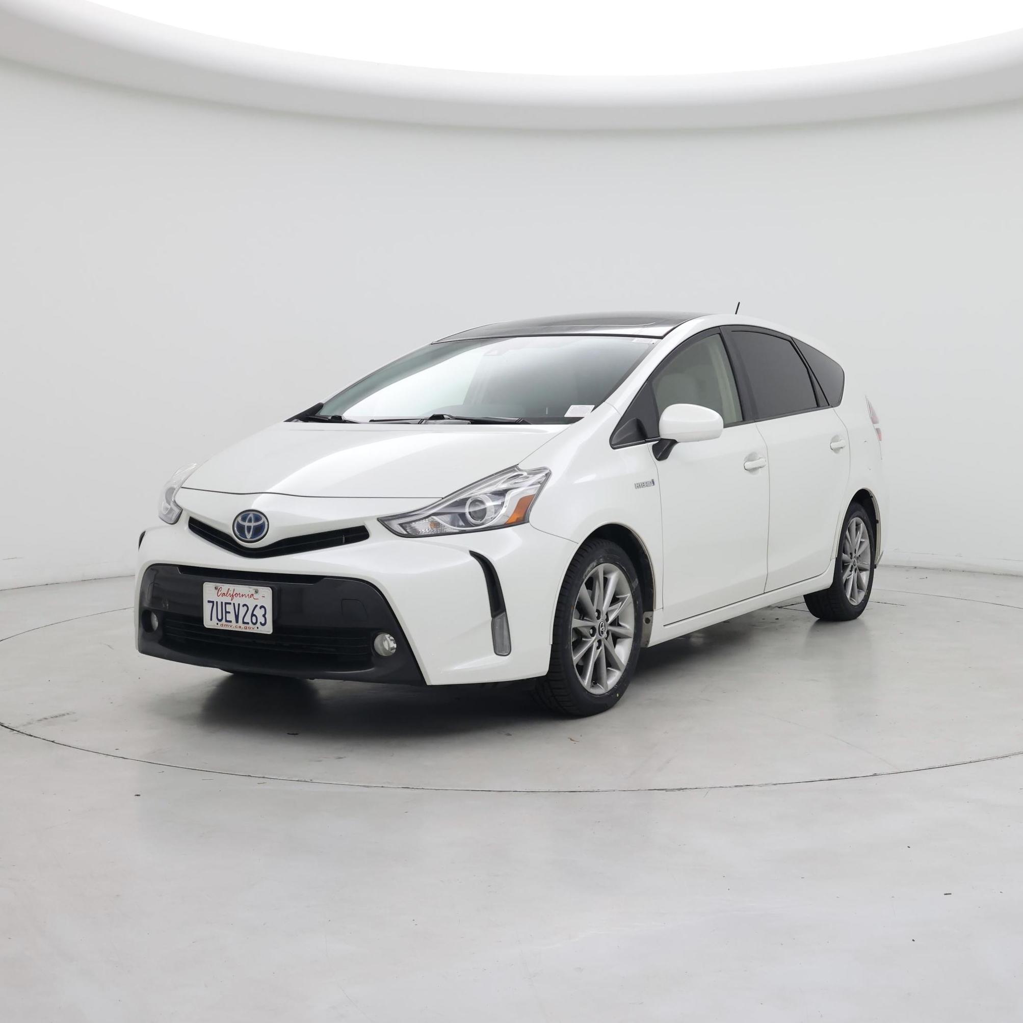 Thumbnail: 2017 Toyota Prius v - 4