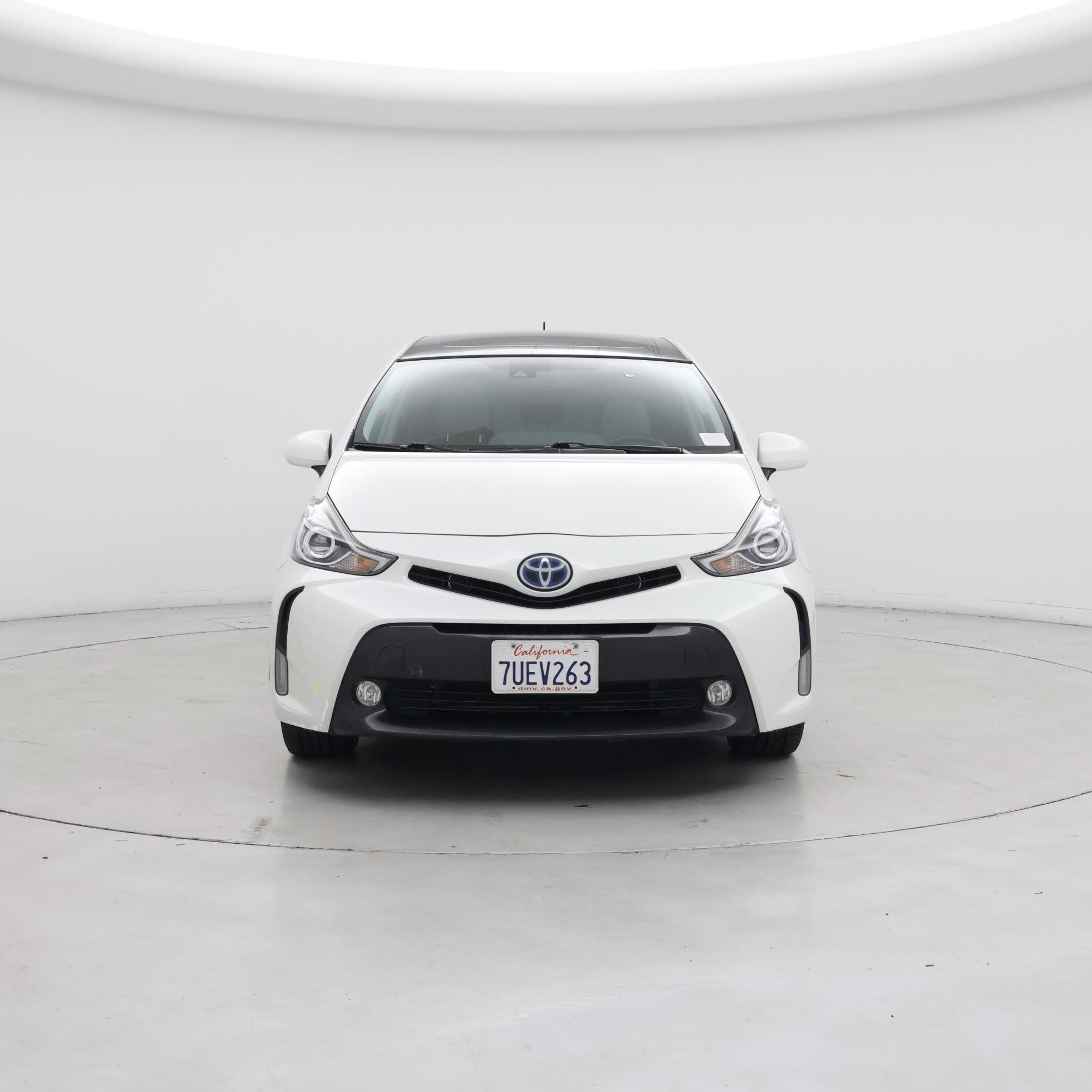 Thumbnail: 2017 Toyota Prius v - 5