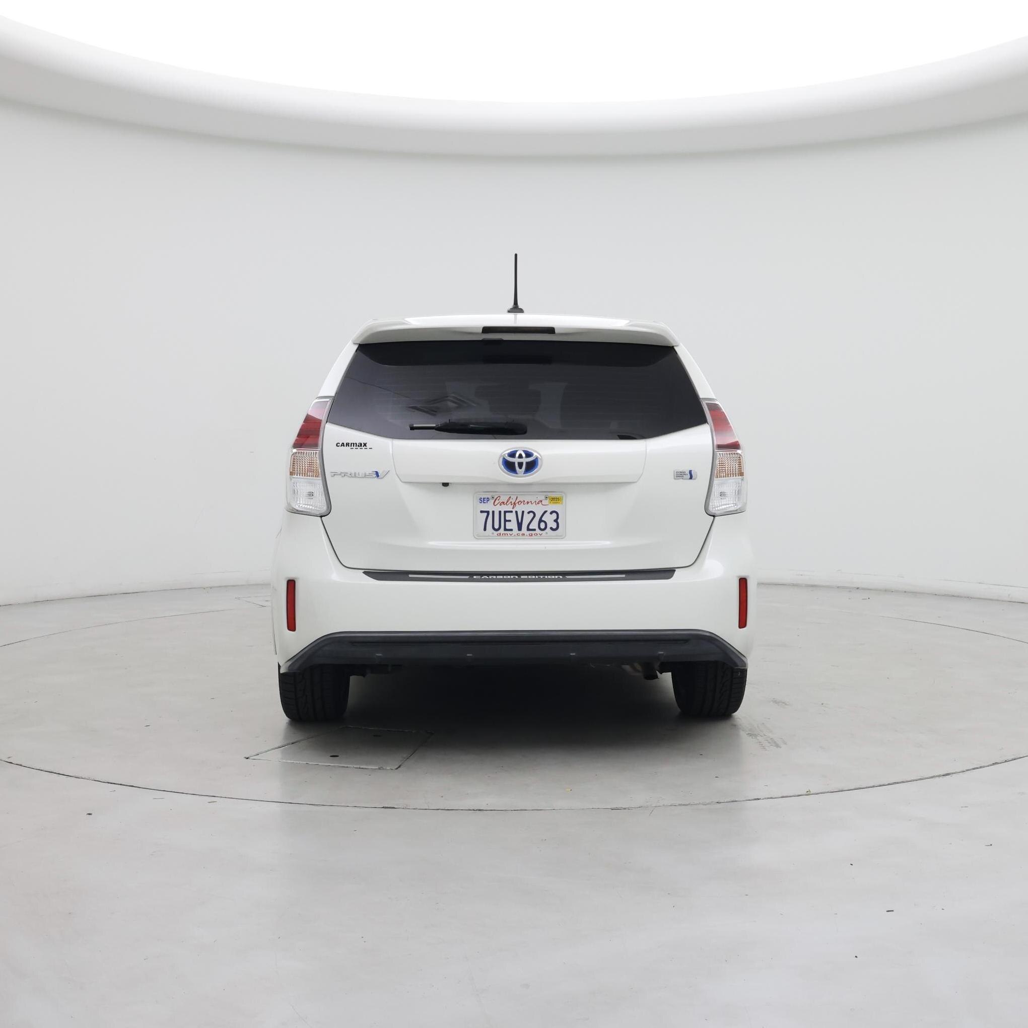 Thumbnail: 2017 Toyota Prius v - 6