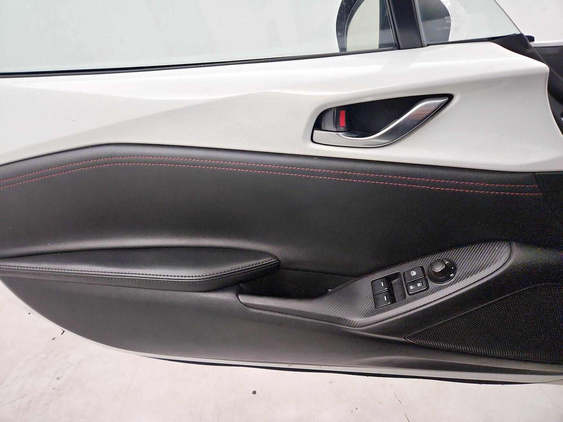 Thumbnail: 2016 Mazda MX-5 Miata - 12