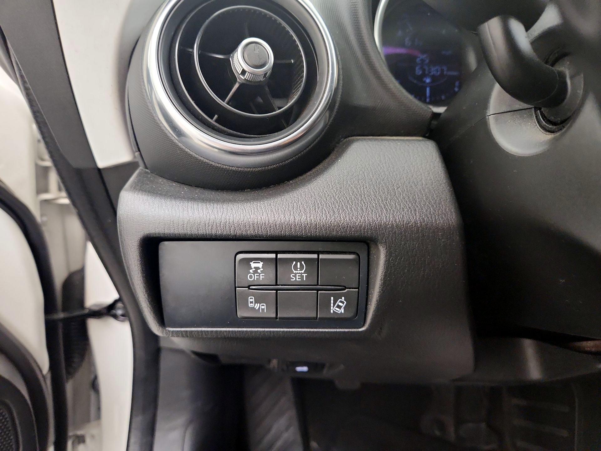 Thumbnail: 2016 Mazda MX-5 Miata - 13