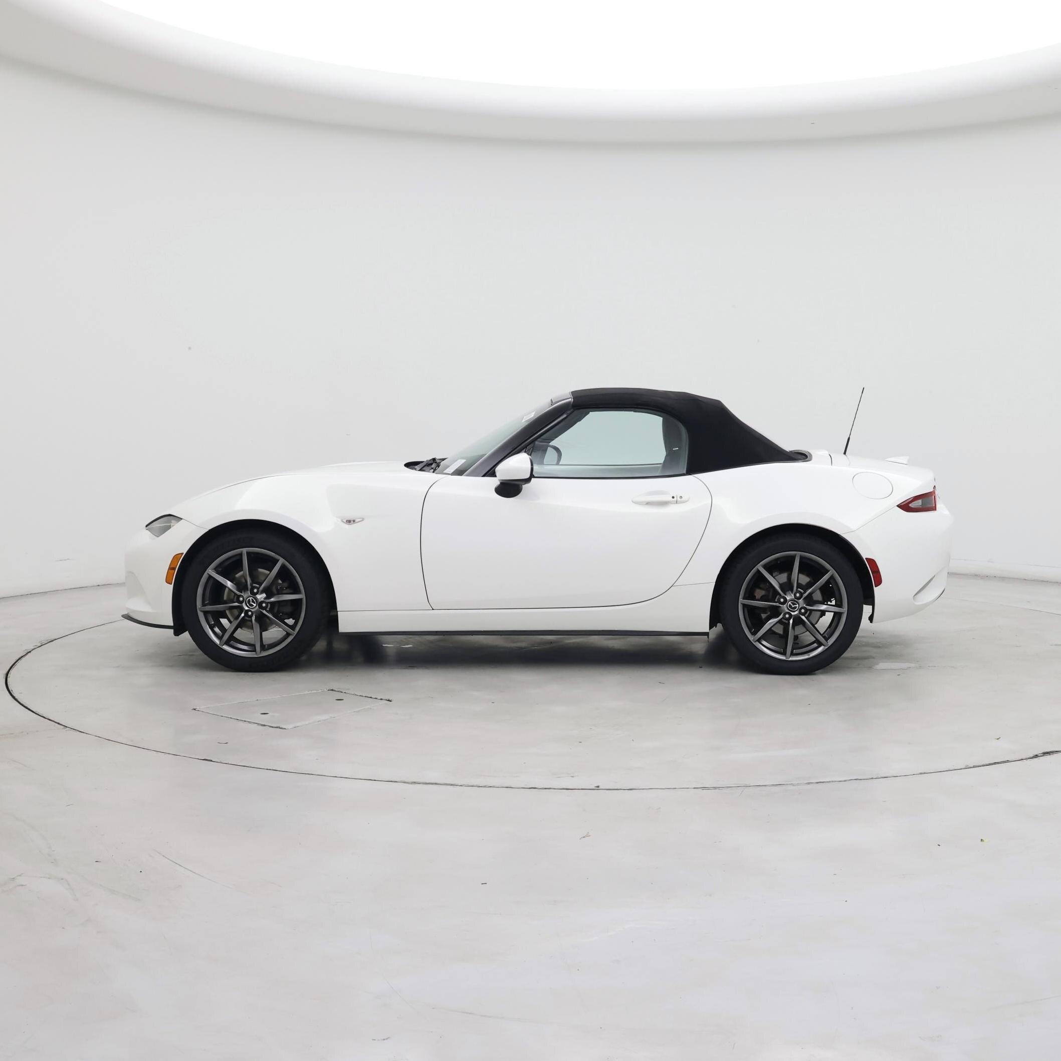 Thumbnail: 2016 Mazda MX-5 Miata - 3