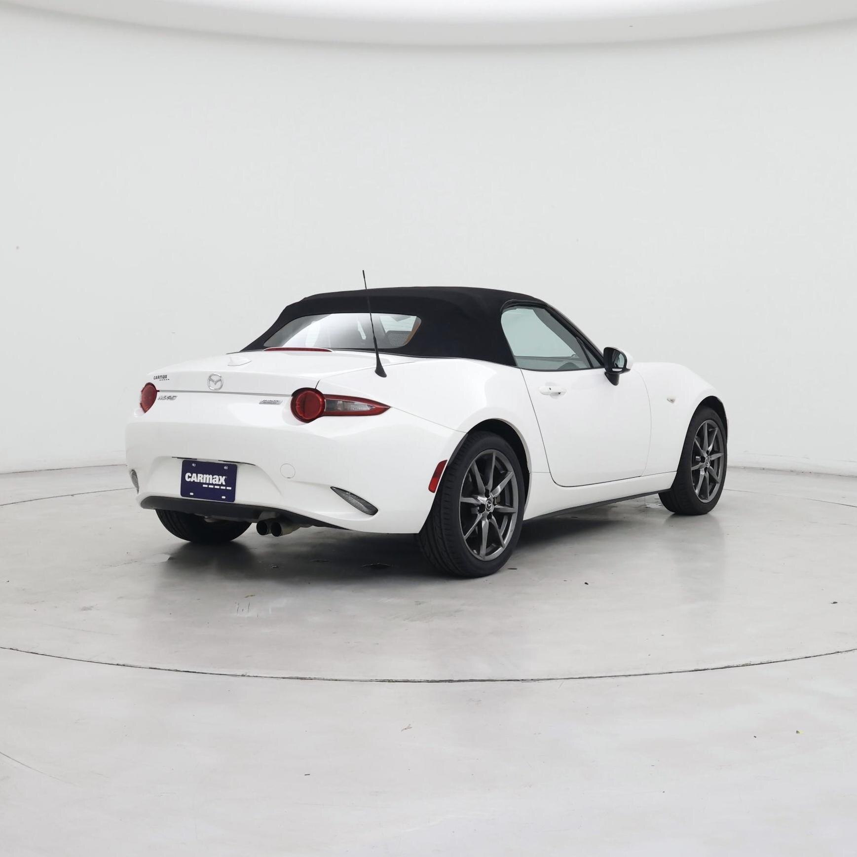 Thumbnail: 2016 Mazda MX-5 Miata - 8
