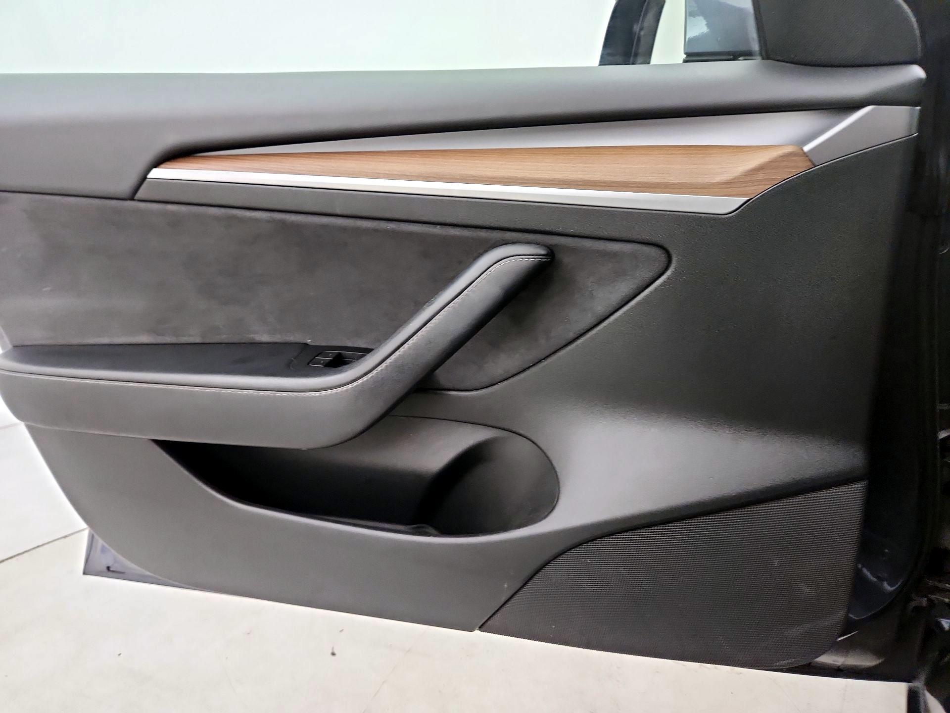 Thumbnail: 2023 Tesla Model 3 - 12