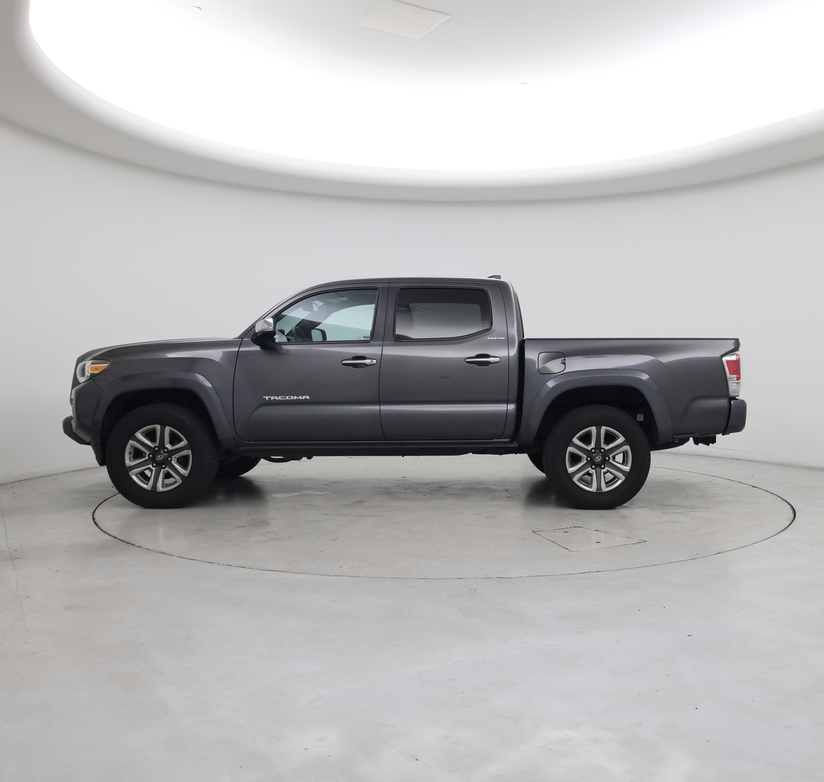 Thumbnail: 2017 Toyota Tacoma - 3