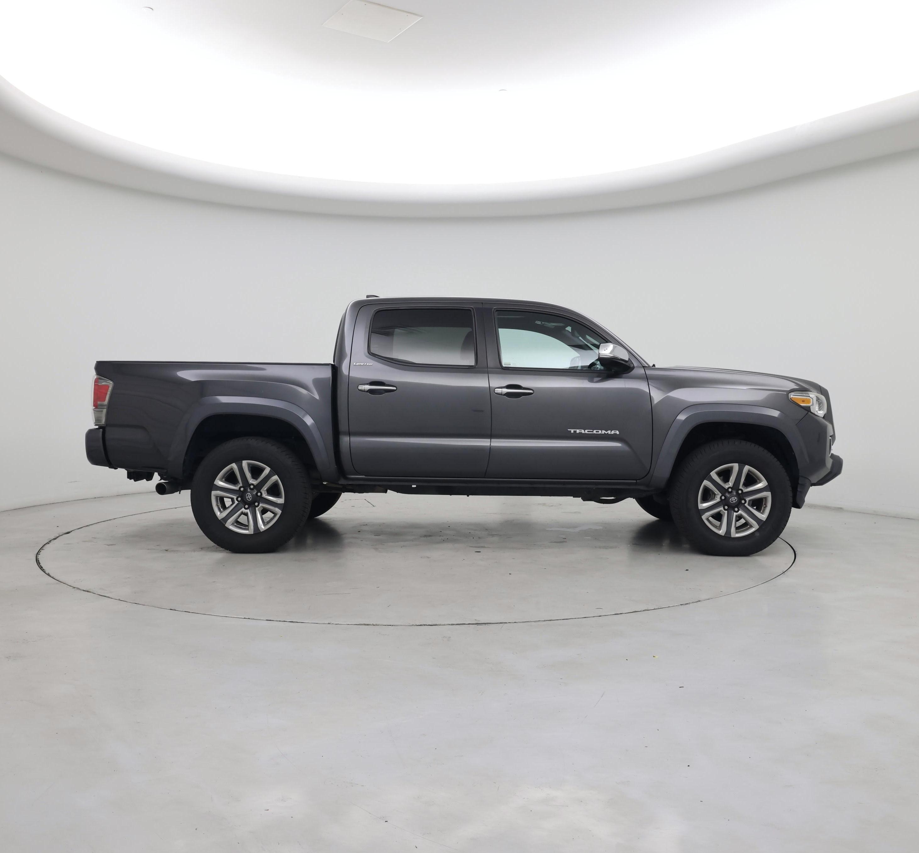 Thumbnail: 2017 Toyota Tacoma - 7
