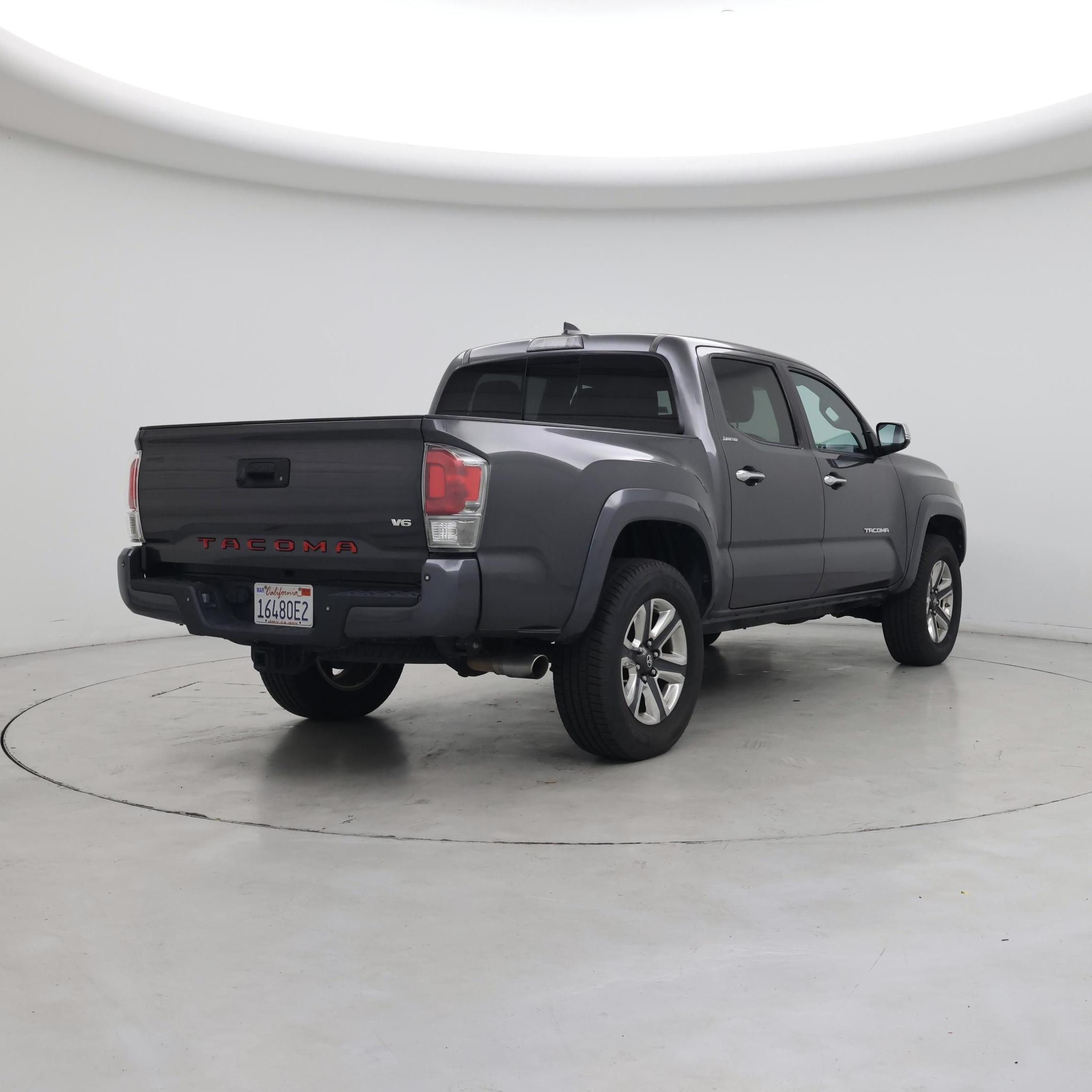 Thumbnail: 2017 Toyota Tacoma - 8