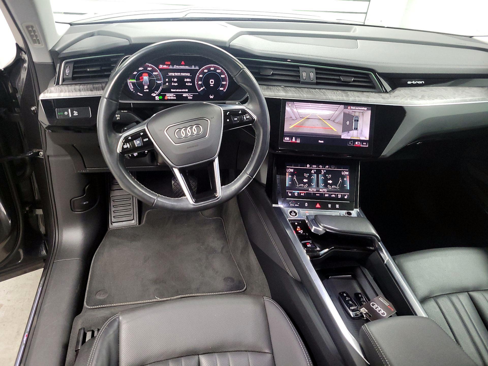 Thumbnail: 2022 Audi e-tron S - 9