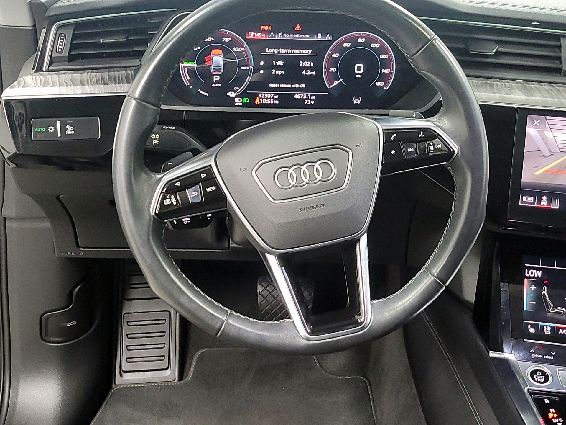 Thumbnail: 2022 Audi e-tron S - 10