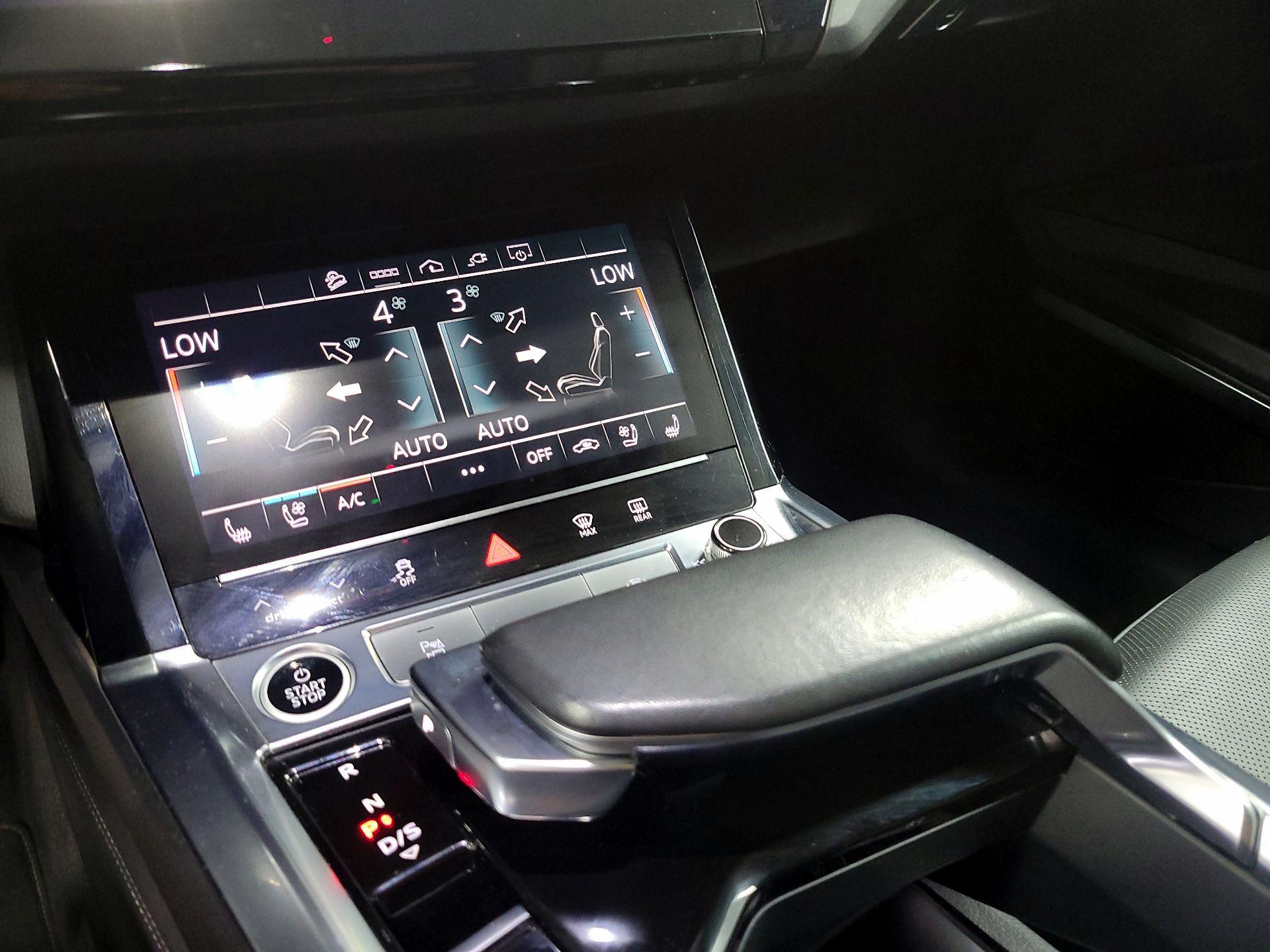 Thumbnail: 2022 Audi e-tron S - 15