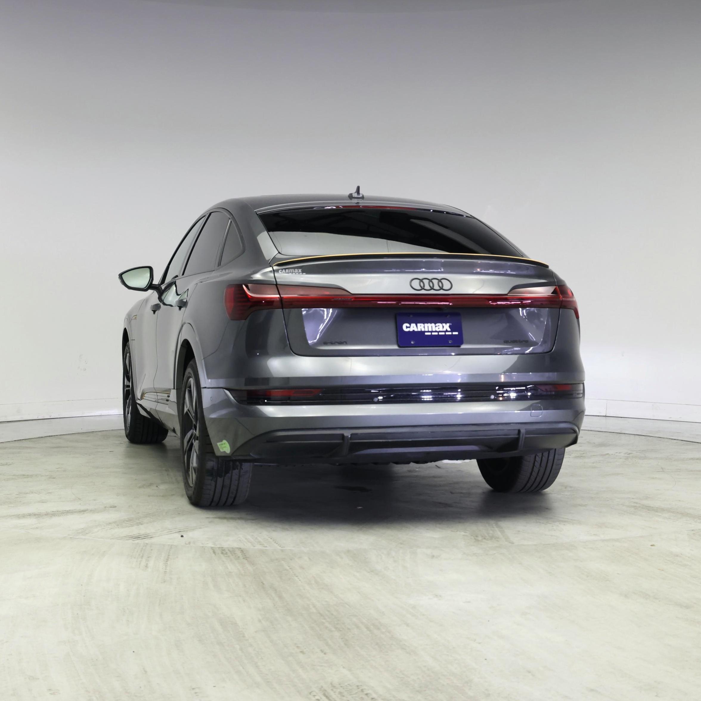 Thumbnail: 2022 Audi e-tron S - 6