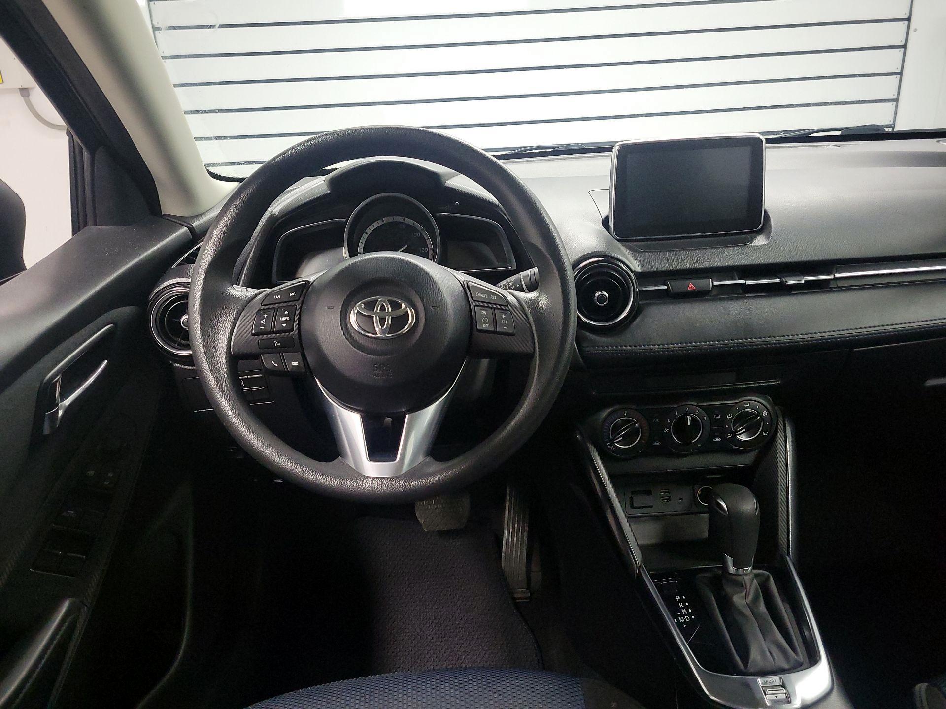 Thumbnail: 2018 Toyota Yaris iA - 10